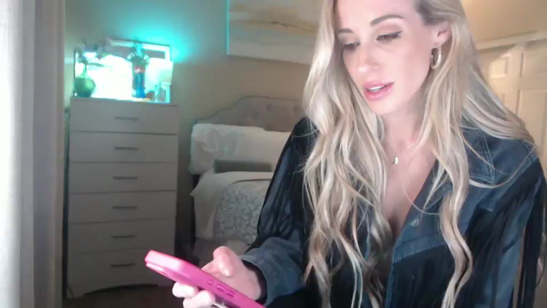 Gallery image thumbnail from Queen_bambii's myfreecams stream on, 10/11/2025, 05:04 image 16 of 20