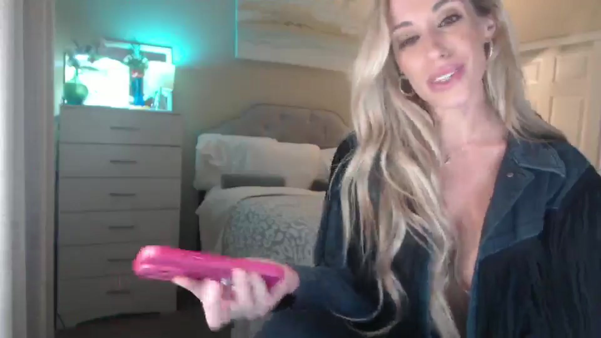 Gallery image thumbnail from Queen_bambii's myfreecams stream on, 10/11/2025, 05:04 image 7 of 20