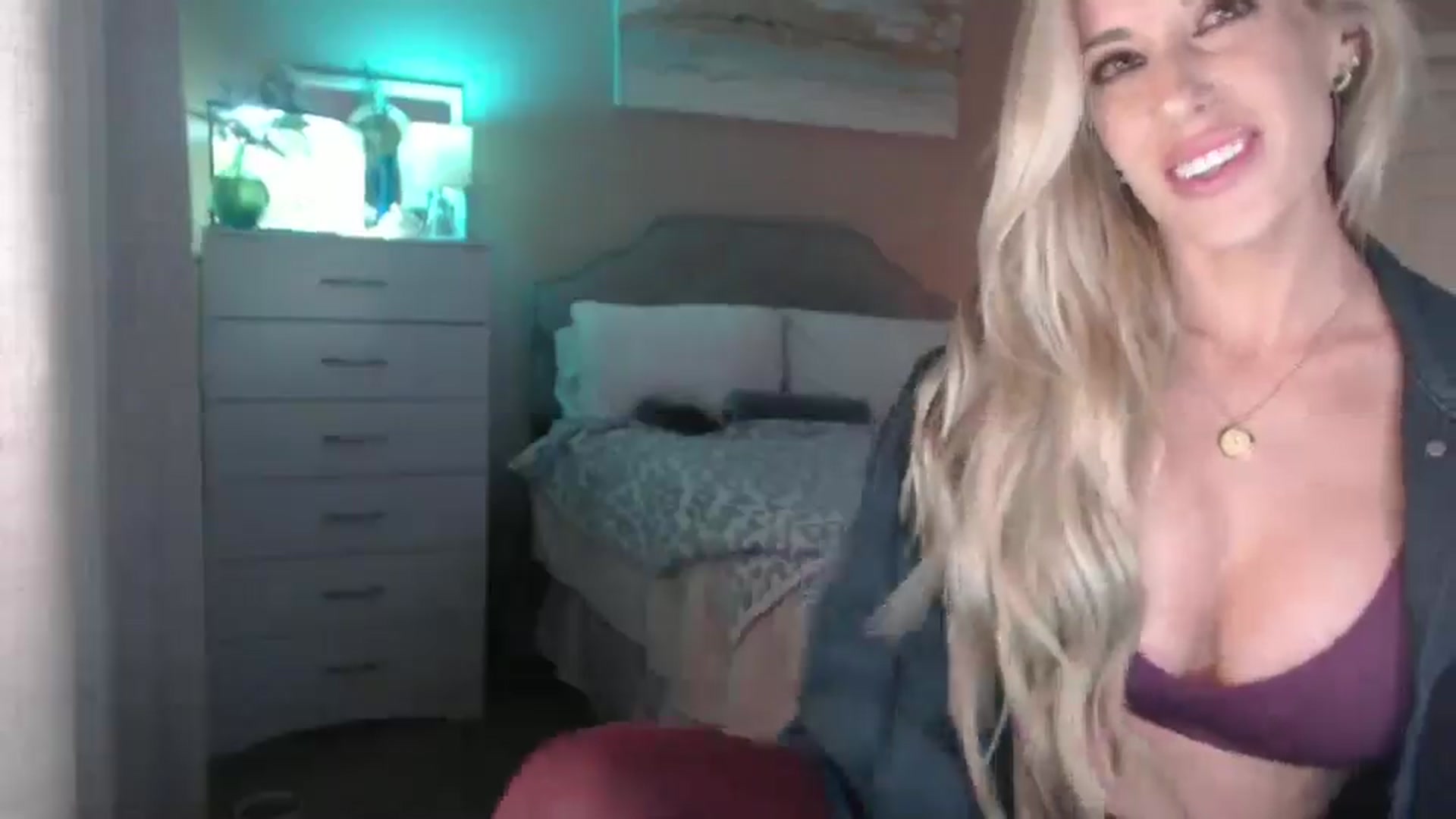 Gallery image thumbnail from Queen_bambii's myfreecams stream on, 10/19/2025, 06:56 image 14 of 20