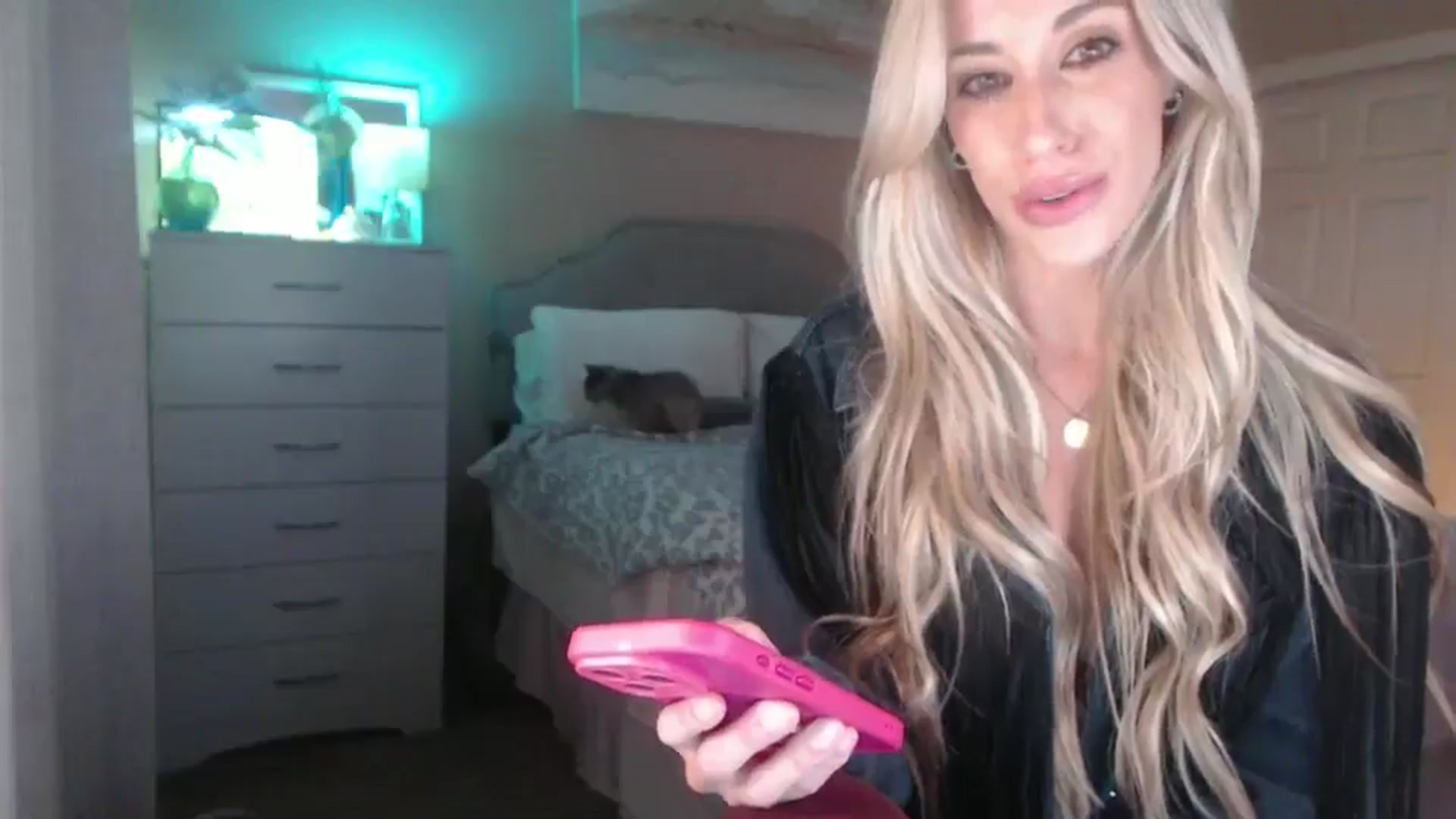 Gallery image thumbnail from Queen_bambii's myfreecams stream on, 10/19/2025, 06:56 image 18 of 20