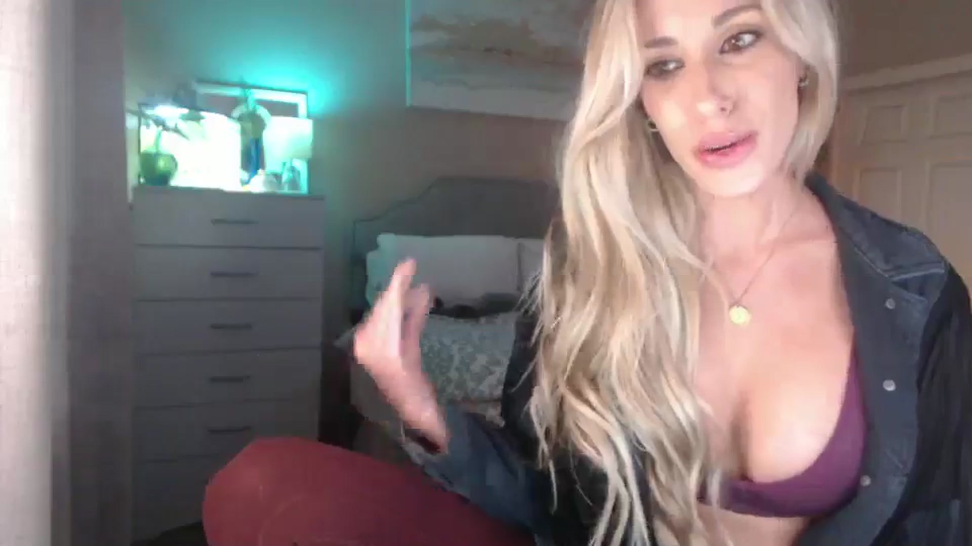 Gallery image thumbnail from Queen_bambii's myfreecams stream on, 10/19/2025, 06:56 image 9 of 20