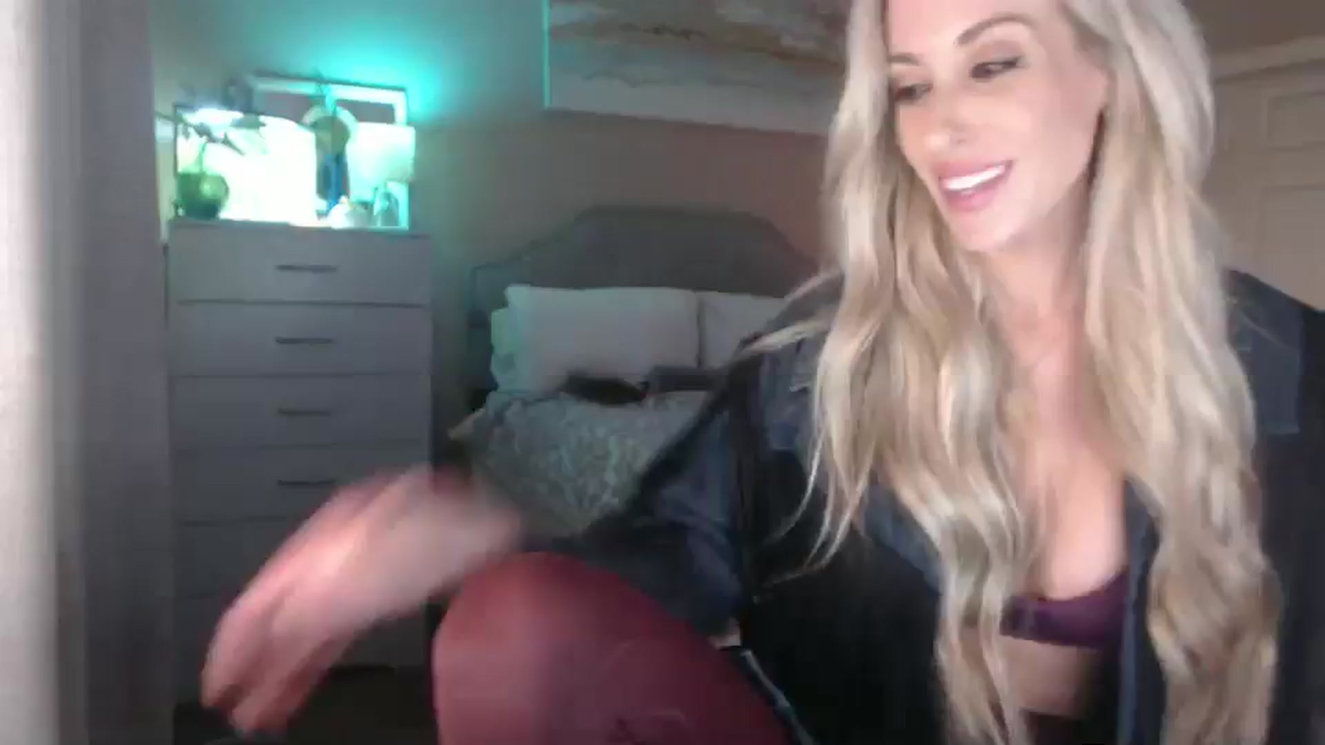 Gallery image thumbnail from Queen_bambii's myfreecams stream on, 10/19/2025, 06:56 image 12 of 20