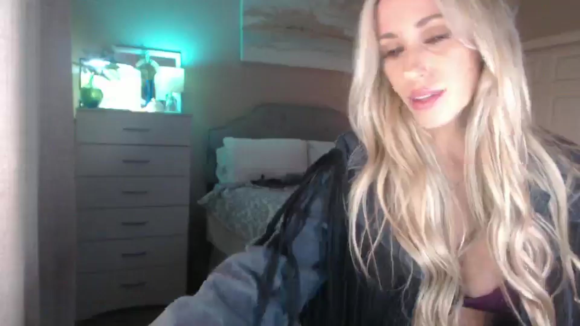 Gallery image thumbnail from Queen_bambii's myfreecams stream on, 10/19/2025, 06:56 image 2 of 20