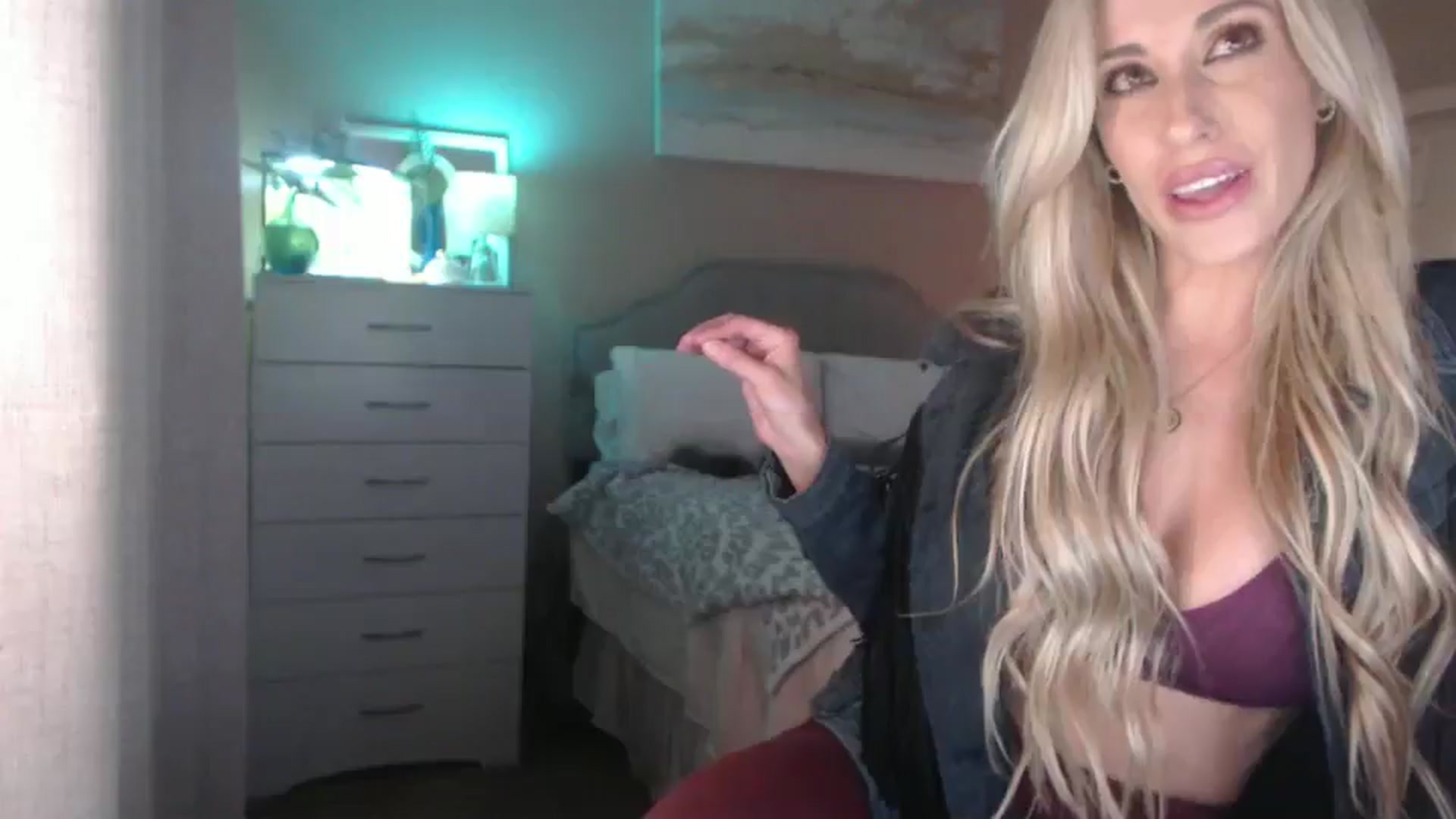 Gallery image thumbnail from Queen_bambii's myfreecams stream on, 10/19/2025, 06:56 image 17 of 20