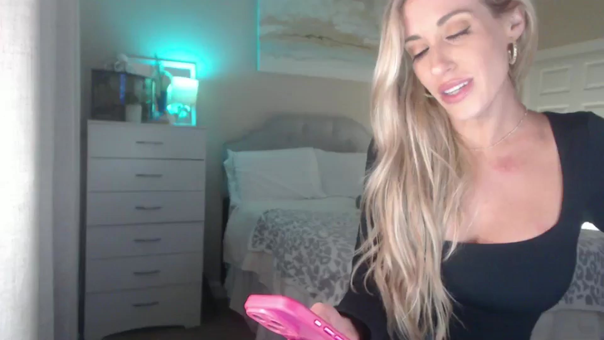 Gallery image thumbnail from Queen_bambii's myfreecams stream on, 10/28/2025, 08:17 image 11 of 20