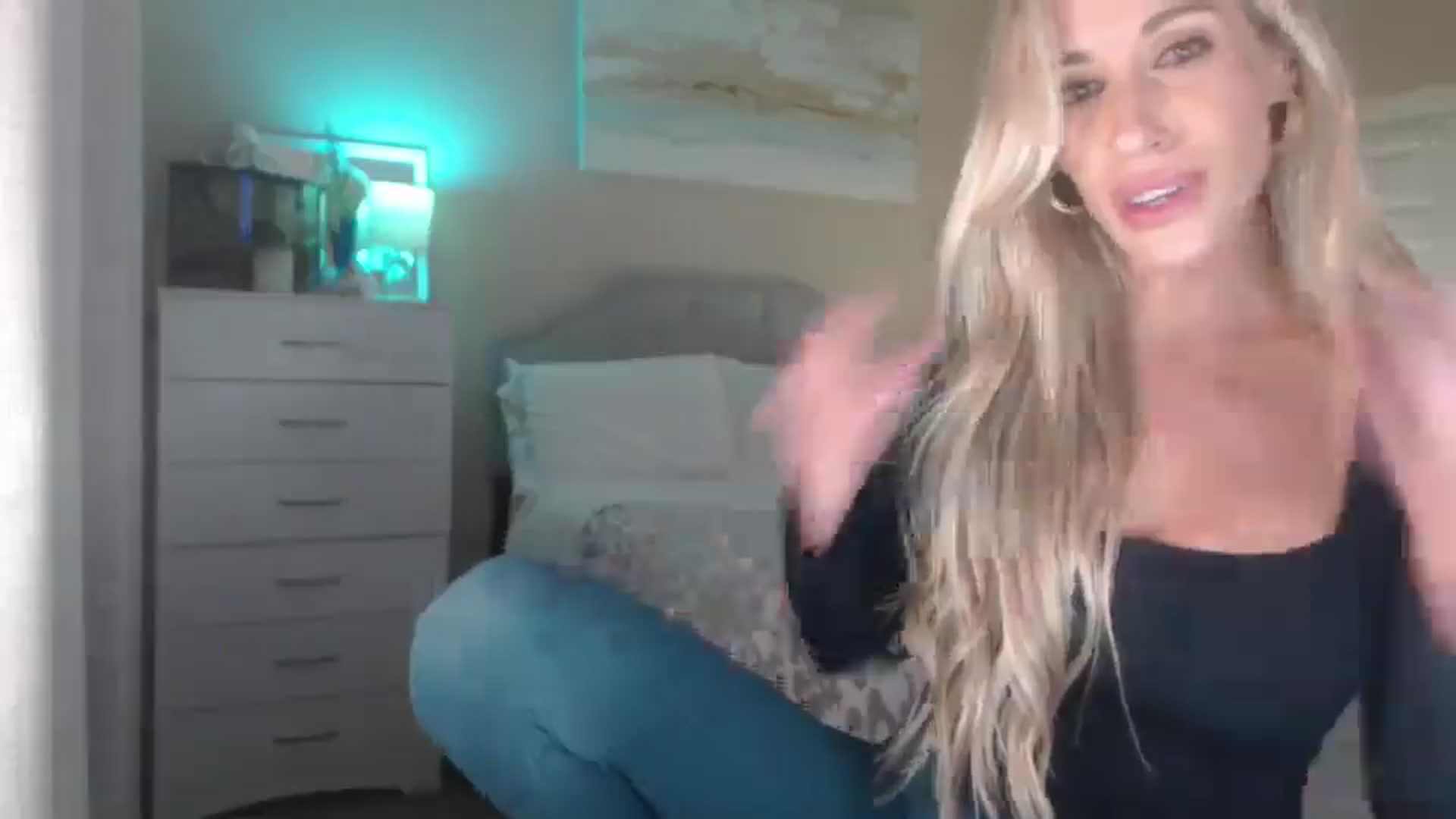 Gallery image thumbnail from Queen_bambii's myfreecams stream on, 10/28/2025, 08:17 image 17 of 20