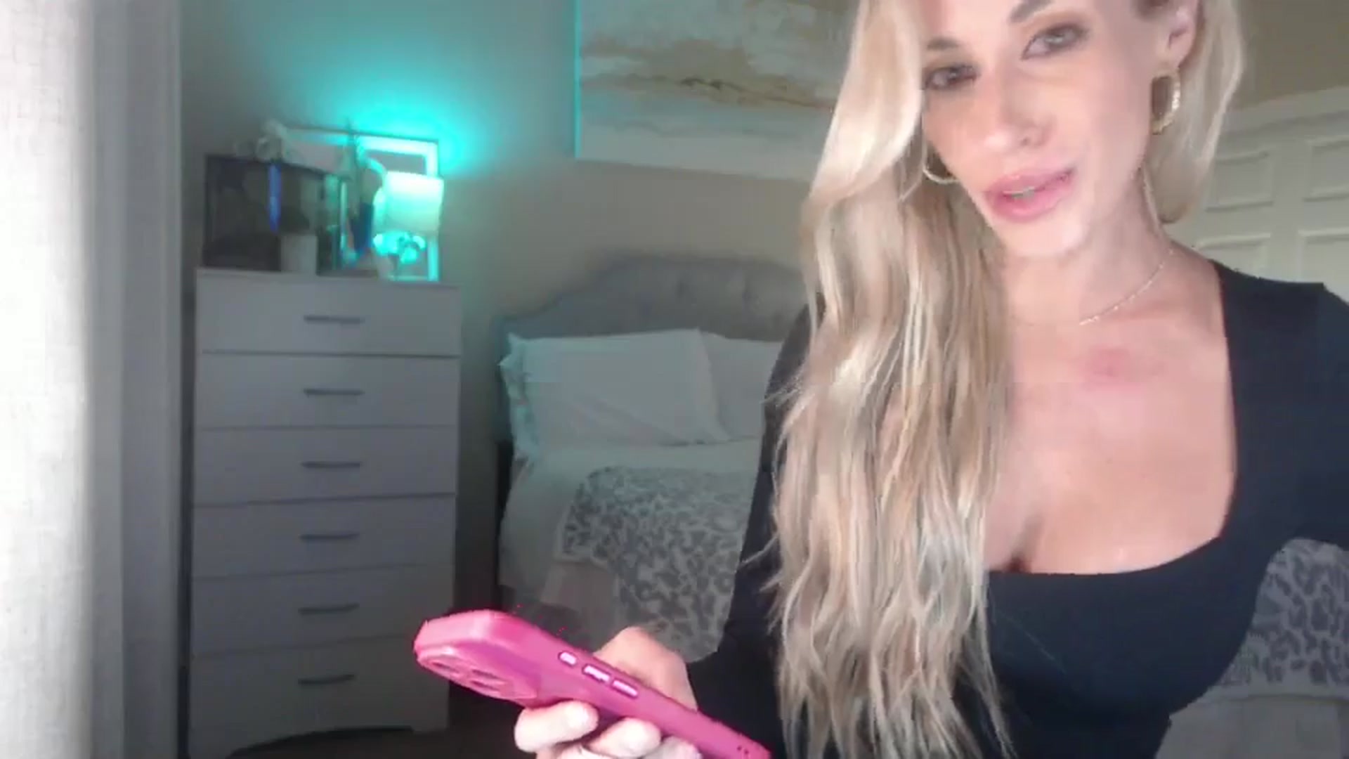Gallery image thumbnail from Queen_bambii's myfreecams stream on, 10/28/2025, 08:17 image 13 of 20