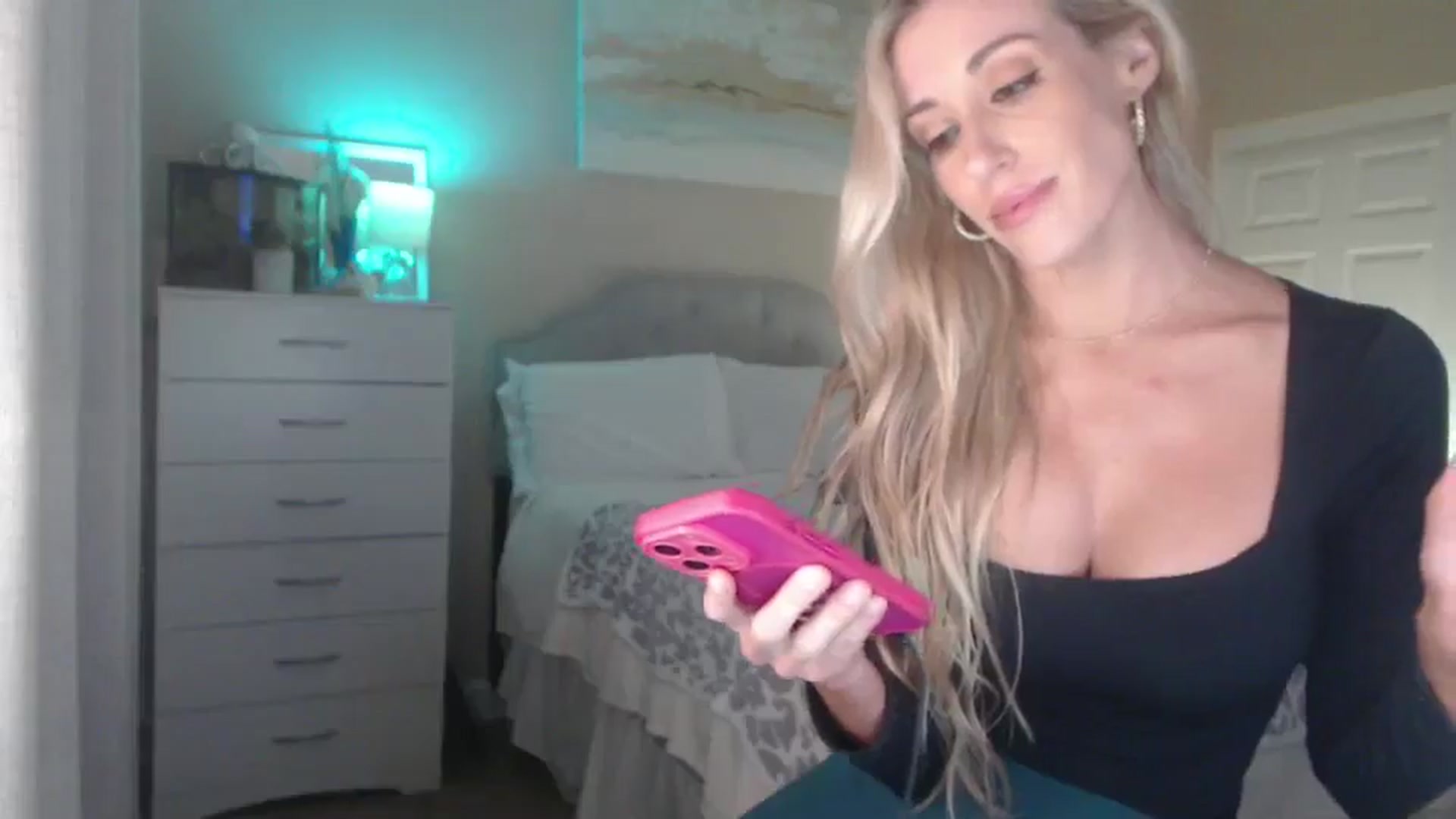 Gallery image thumbnail from Queen_bambii's myfreecams stream on, 10/28/2025, 08:17 image 19 of 20