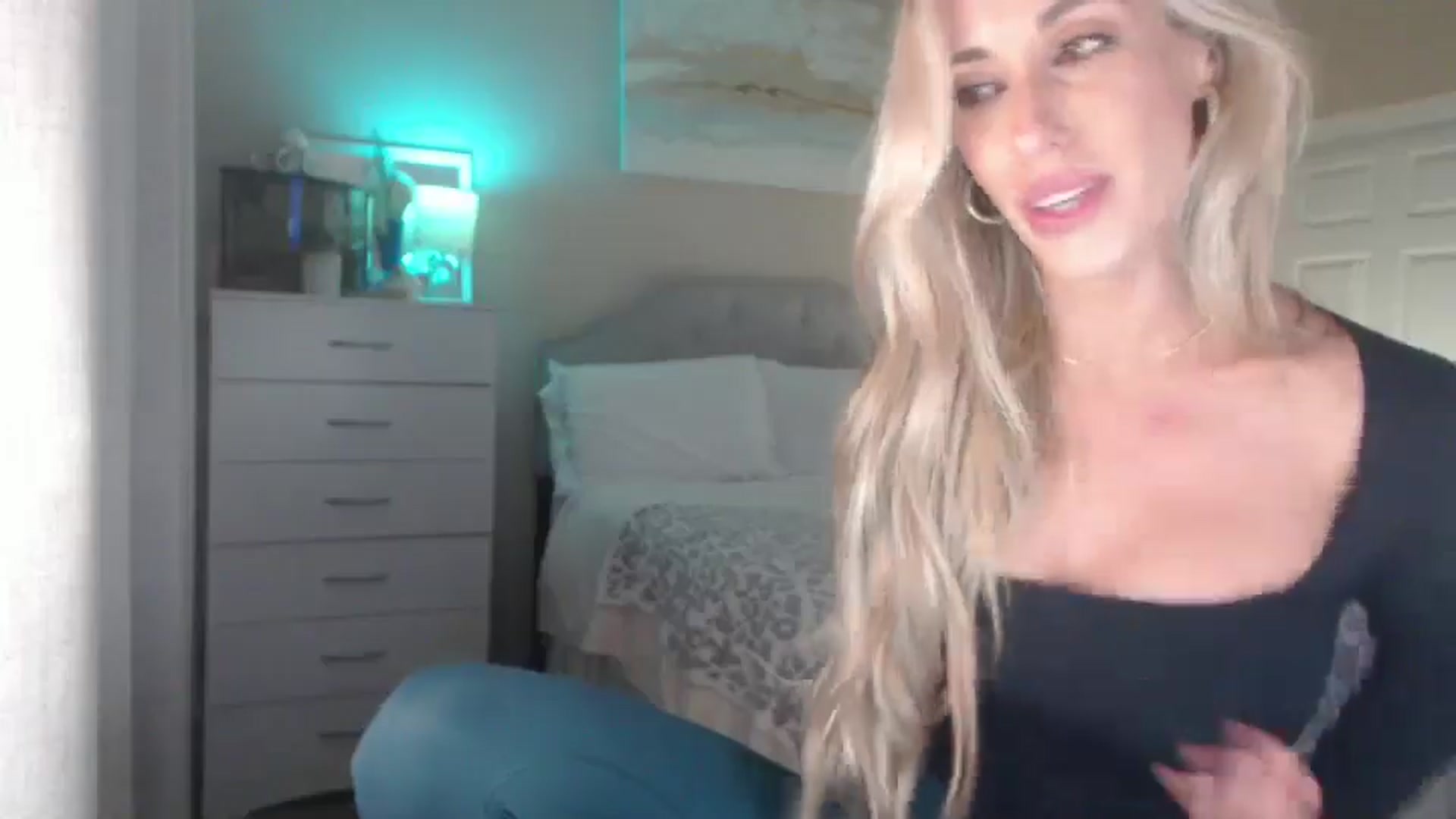 Gallery image thumbnail from Queen_bambii's myfreecams stream on, 10/28/2025, 08:17 image 14 of 20