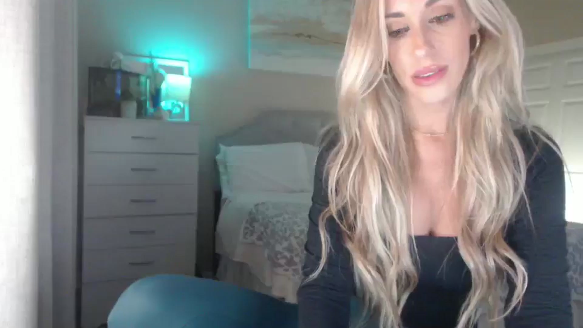 Gallery image thumbnail from Queen_bambii's myfreecams stream on, 10/28/2025, 08:17 image 12 of 20