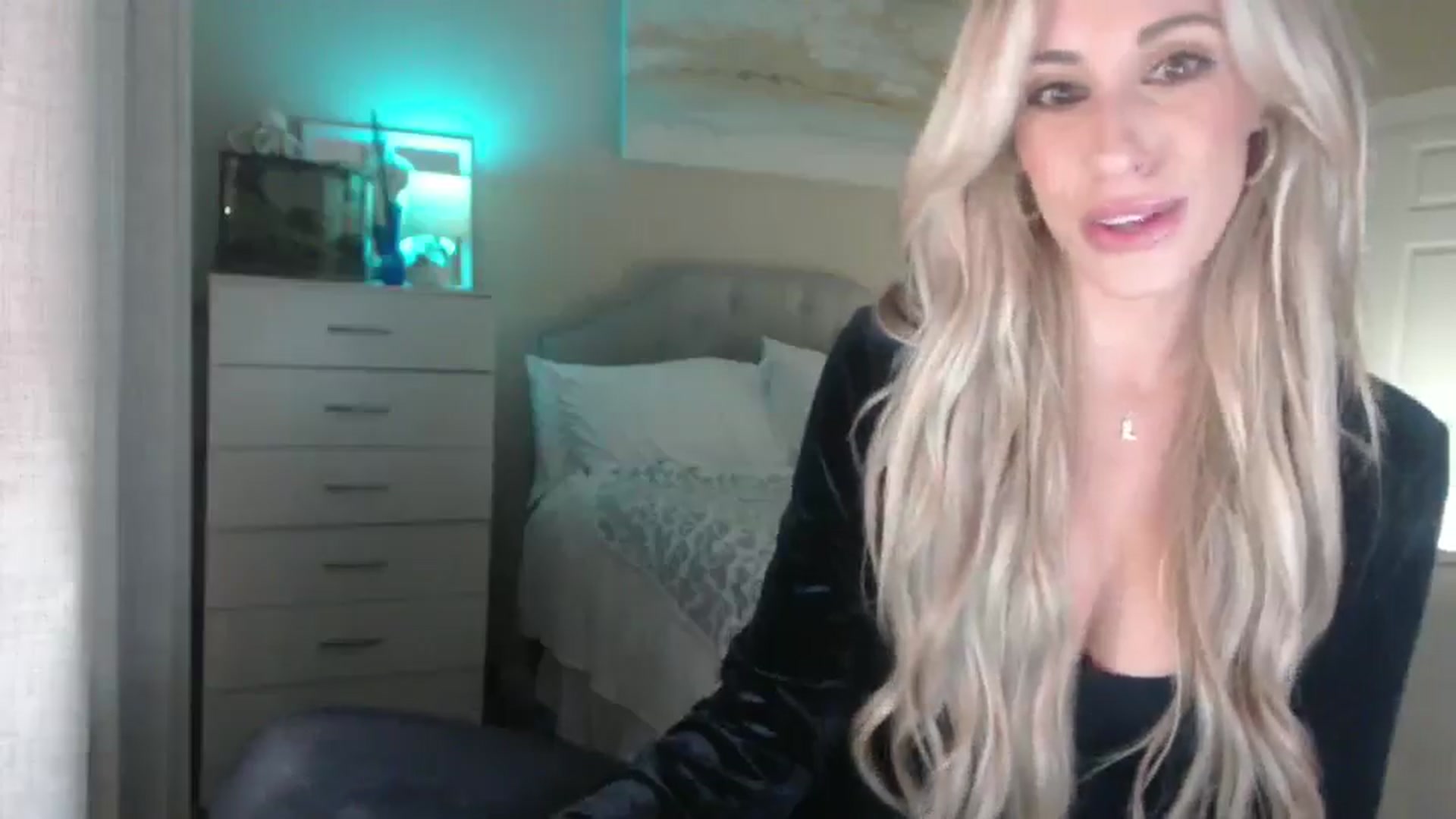 Gallery image thumbnail from Queen_bambii's myfreecams stream on, 11/05/2025, 05:50 image 2 of 20