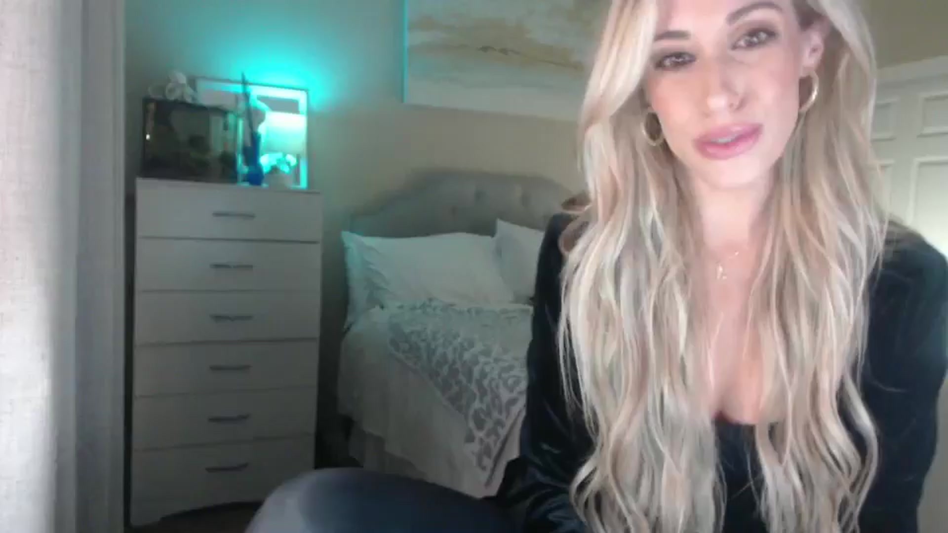 Gallery image thumbnail from Queen_bambii's myfreecams stream on, 11/05/2025, 05:50 image 1 of 20