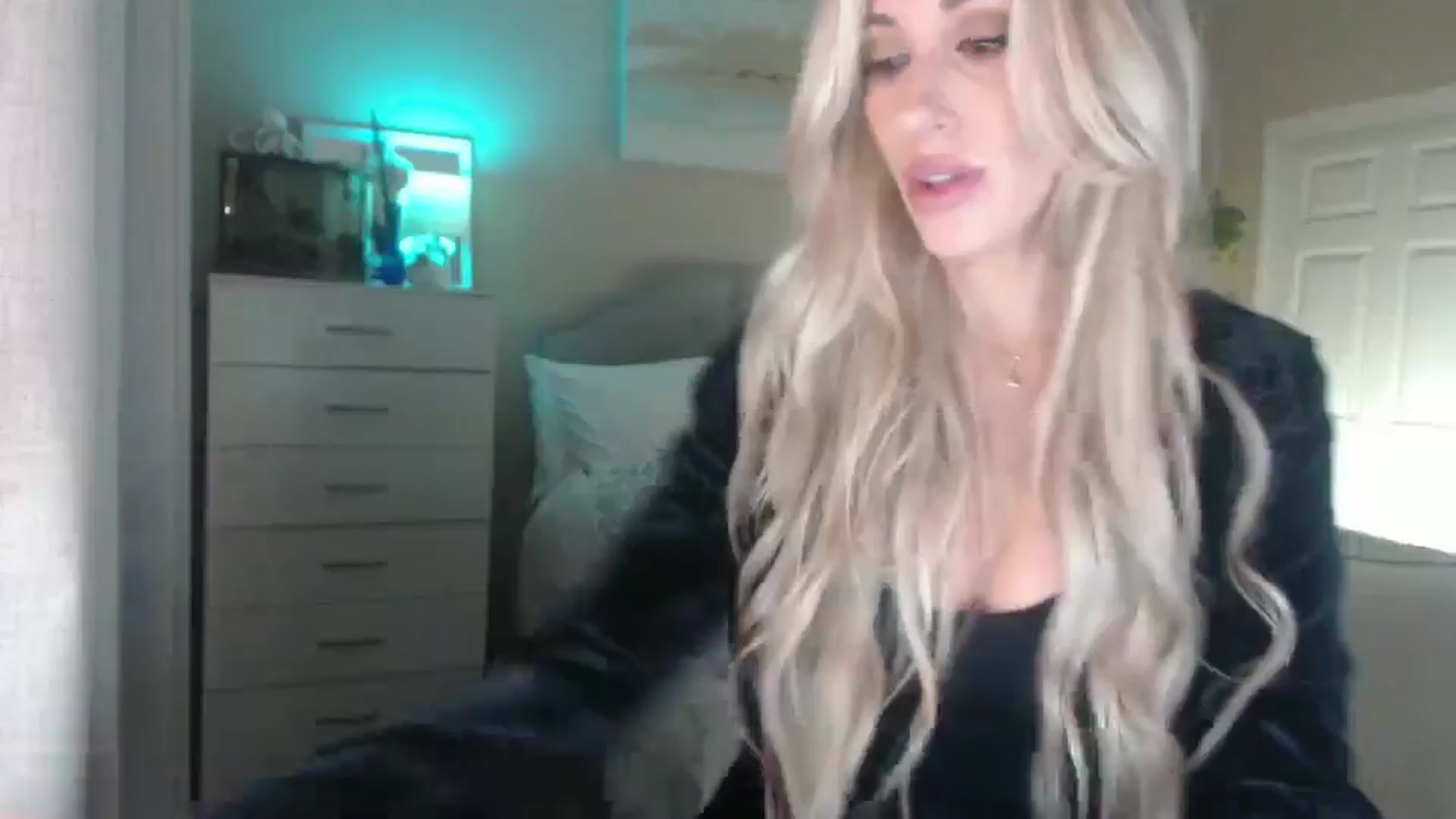 Gallery image thumbnail from Queen_bambii's myfreecams stream on, 11/05/2025, 05:50 image 14 of 20