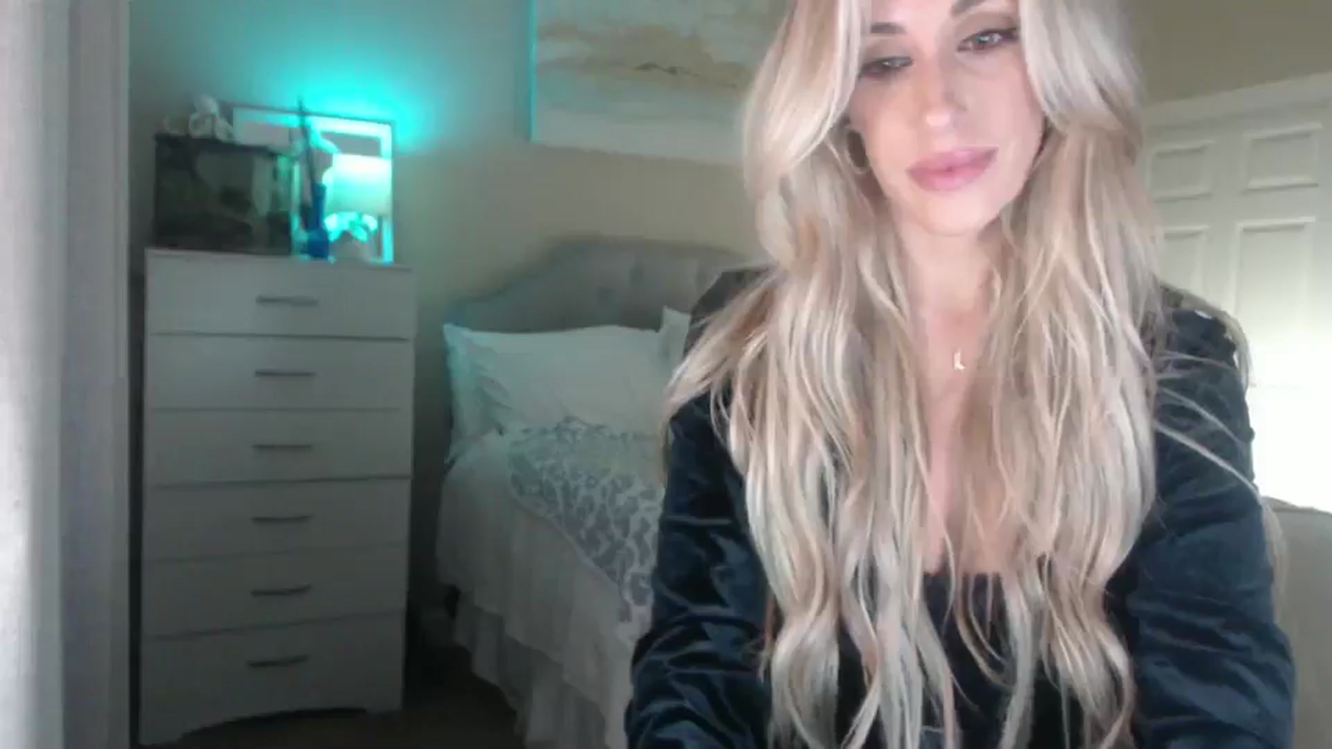 Gallery image thumbnail from Queen_bambii's myfreecams stream on, 11/05/2025, 07:10 image 3 of 20