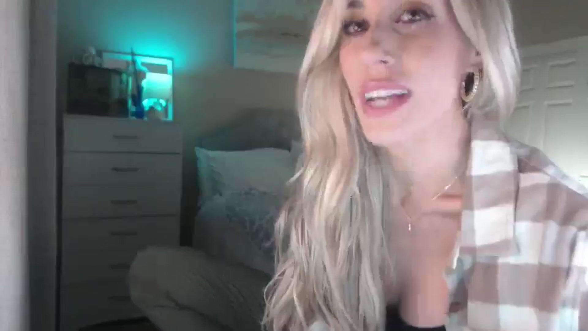Gallery image thumbnail from Queen_bambii's myfreecams stream on, 11/05/2025, 08:47 image 9 of 20