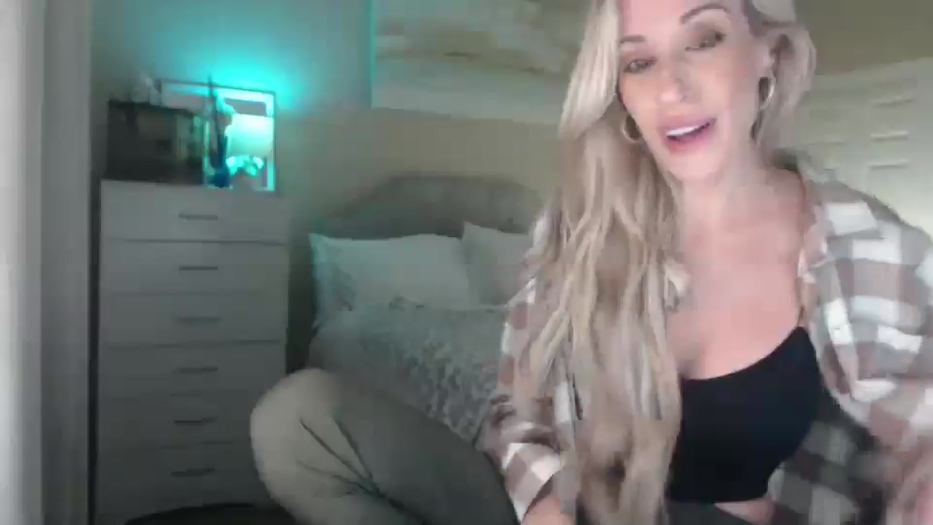 Gallery image thumbnail from Queen_bambii's myfreecams stream on, 11/05/2025, 08:47 image 7 of 20