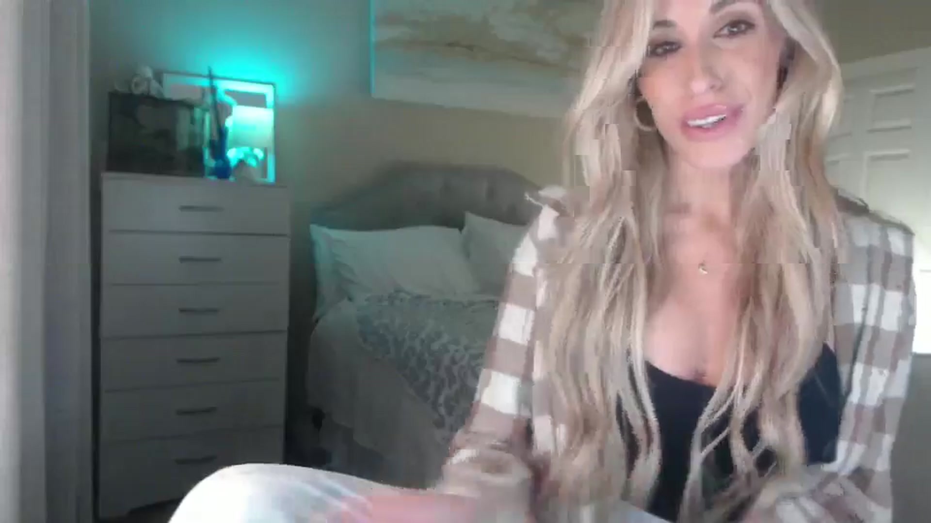 Gallery image thumbnail from Queen_bambii's myfreecams stream on, 11/05/2025, 08:47 image 17 of 20