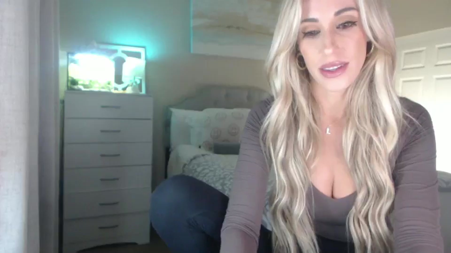 Gallery image thumbnail from Queen_bambii's myfreecams stream on, 11/11/2025, 05:13 image 18 of 20