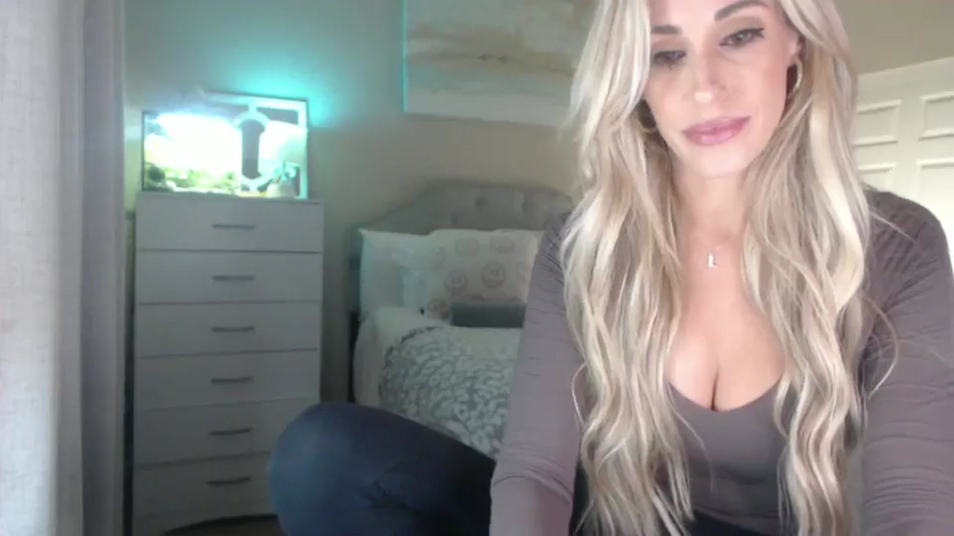 Gallery image thumbnail from Queen_bambii's myfreecams stream on, 11/11/2025, 05:13 image 17 of 20
