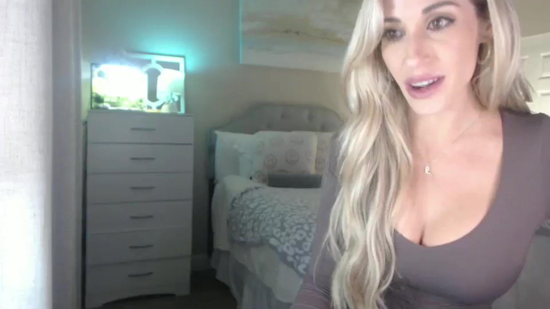 Gallery image thumbnail from Queen_bambii's myfreecams stream on, 11/11/2025, 07:56 image 8 of 20