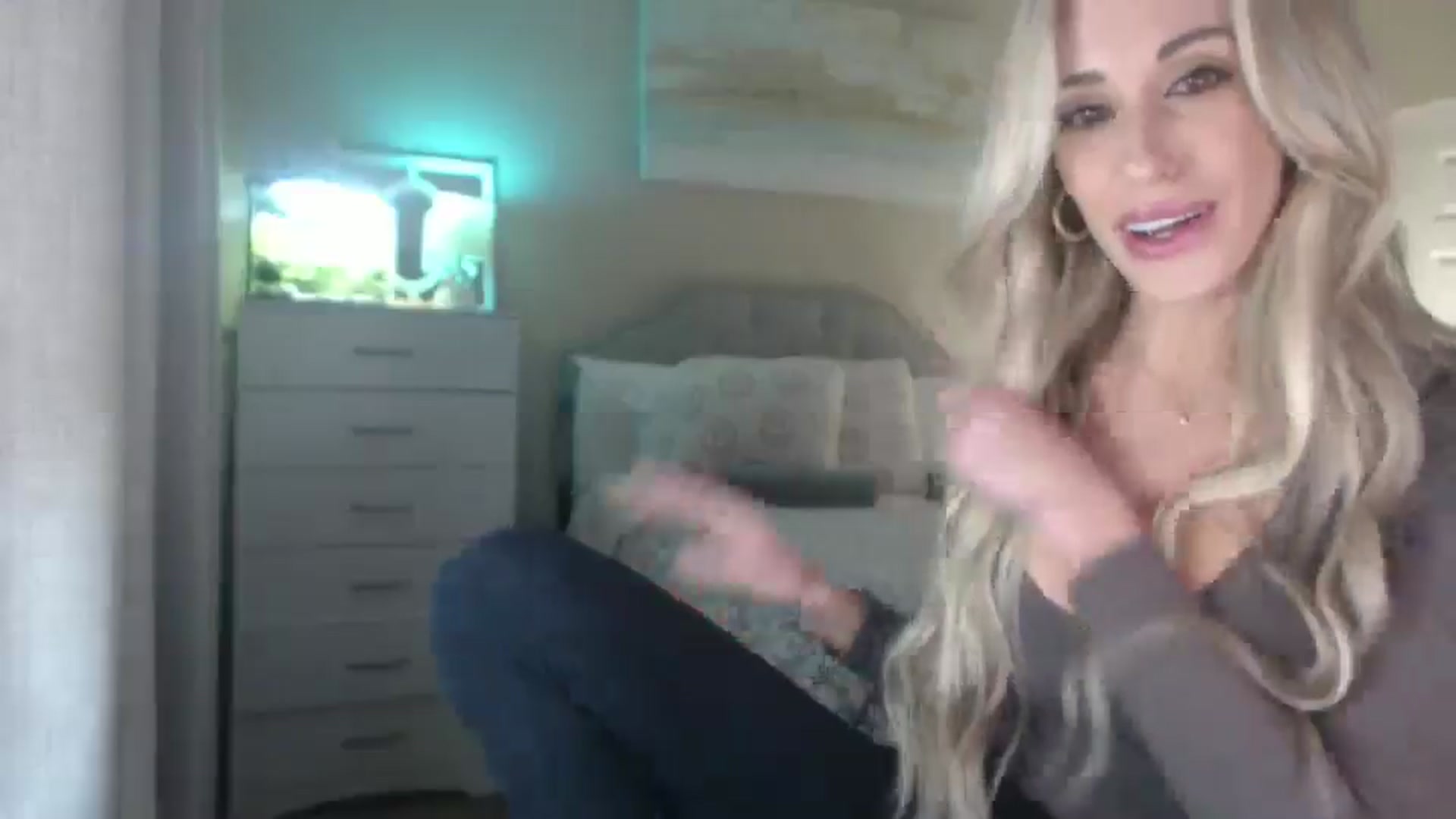 Gallery image thumbnail from Queen_bambii's myfreecams stream on, 11/11/2025, 07:56 image 2 of 20