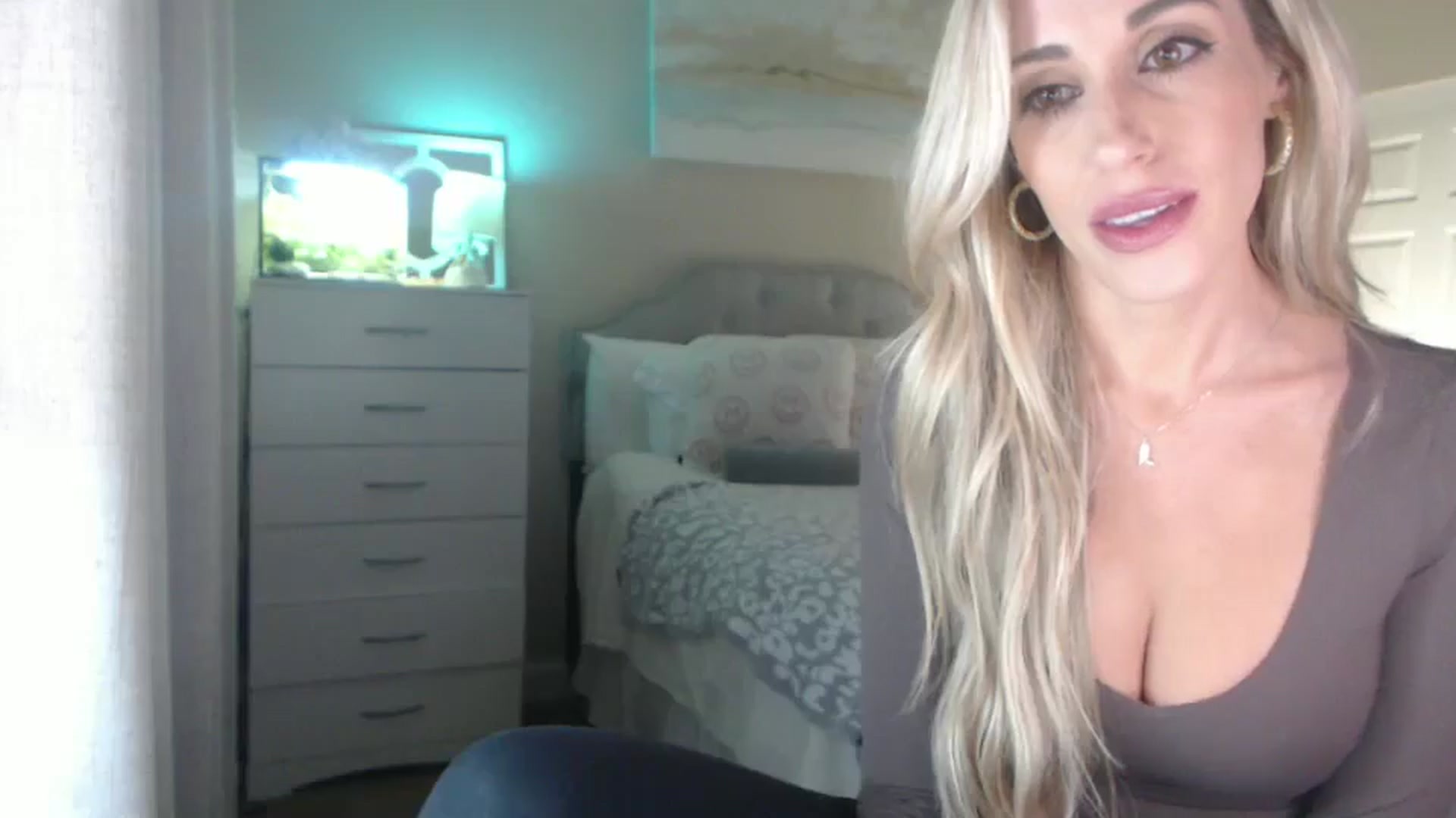 Gallery image thumbnail from Queen_bambii's myfreecams stream on, 11/11/2025, 07:56 image 5 of 20