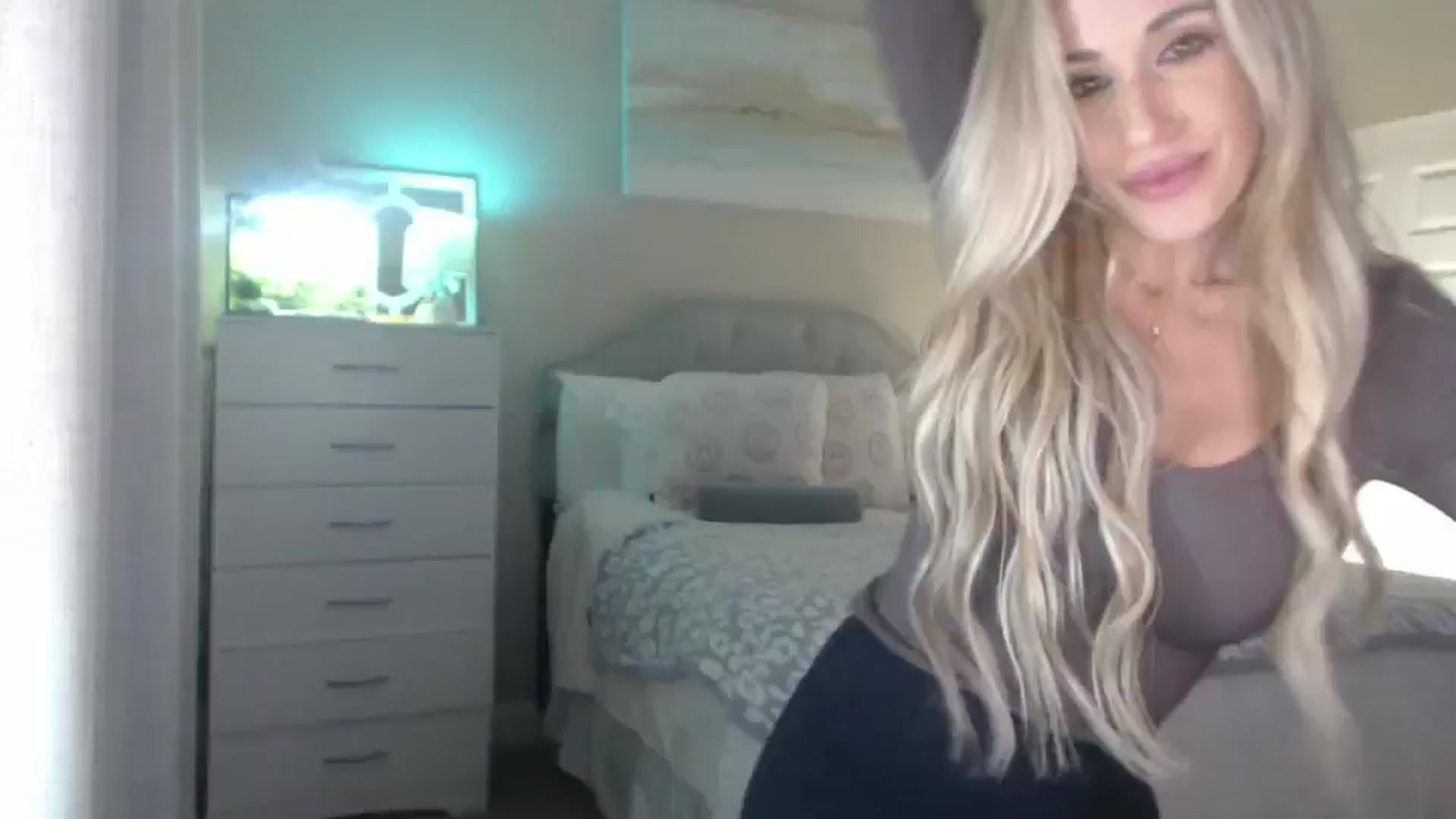 Gallery image thumbnail from Queen_bambii's myfreecams stream on, 11/11/2025, 07:56 image 19 of 20