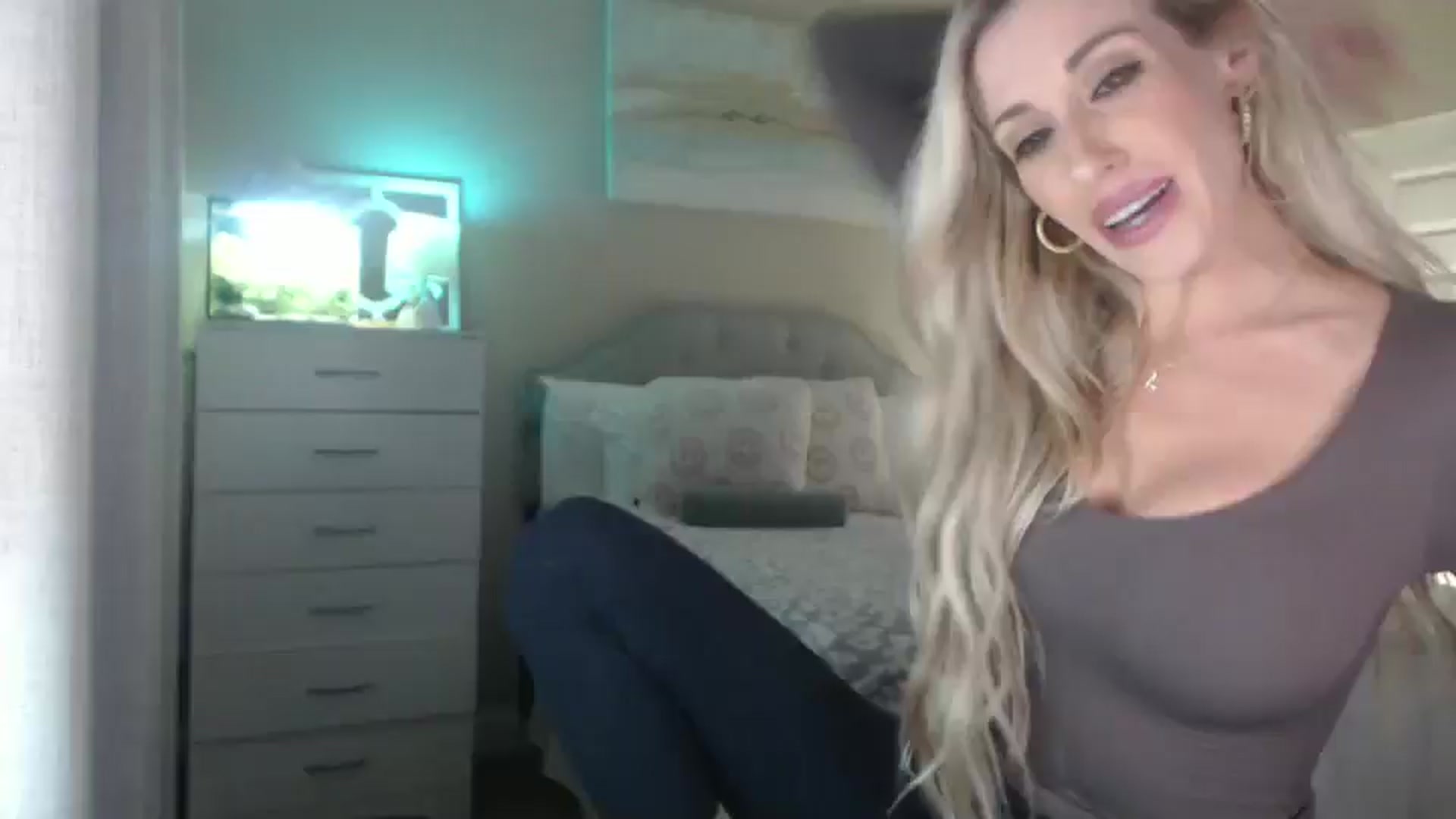 Gallery image thumbnail from Queen_bambii's myfreecams stream on, 11/11/2025, 07:56 image 17 of 20