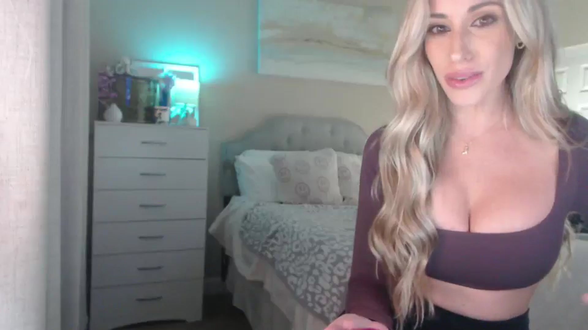 Gallery image thumbnail from Queen_bambii's myfreecams stream on, 11/22/2025, 05:19 image 17 of 20