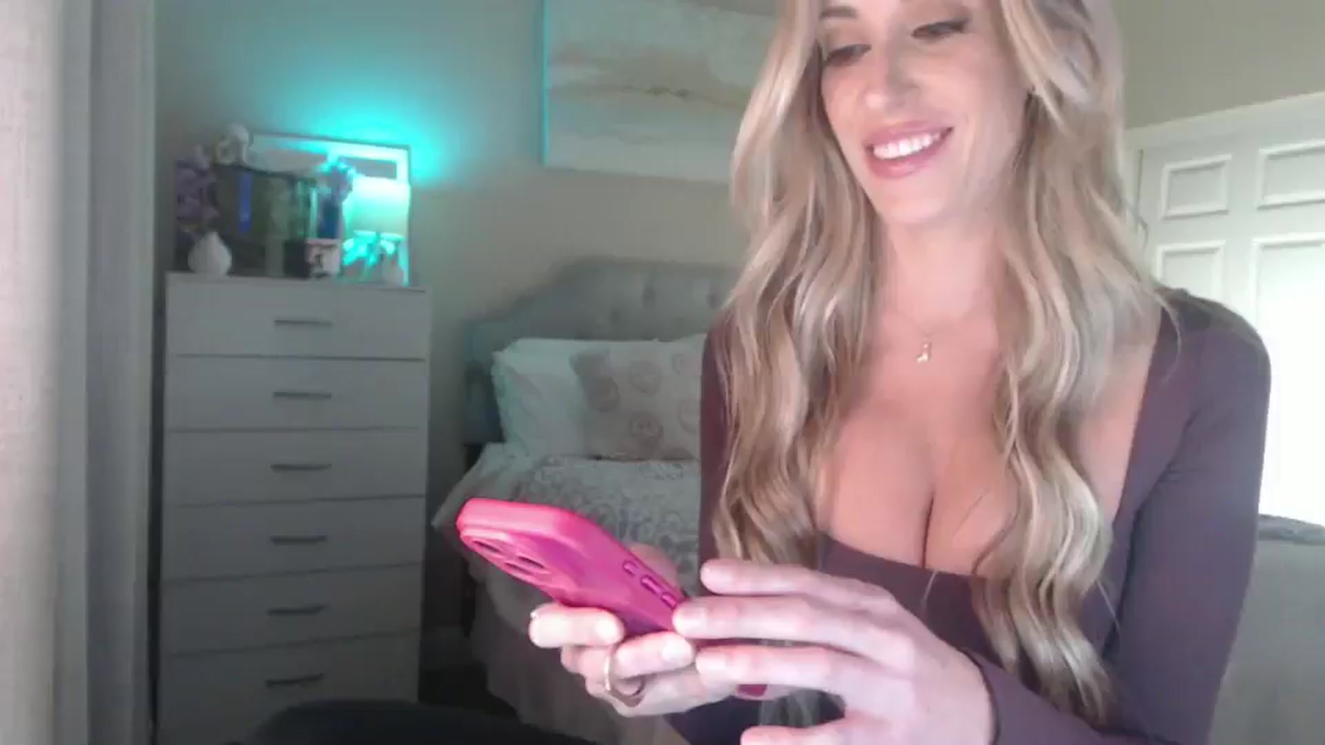 Gallery image thumbnail from Queen_bambii's myfreecams stream on, 11/22/2025, 06:03 image 1 of 20