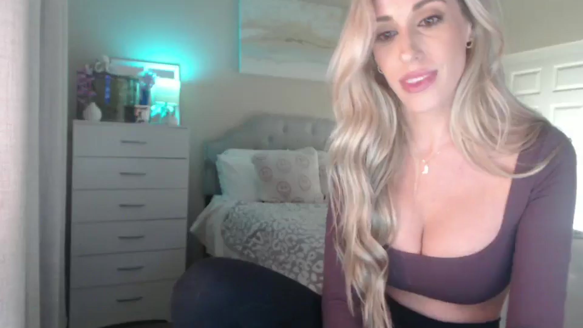 Gallery image thumbnail from Queen_bambii's myfreecams stream on, 11/22/2025, 06:03 image 15 of 20