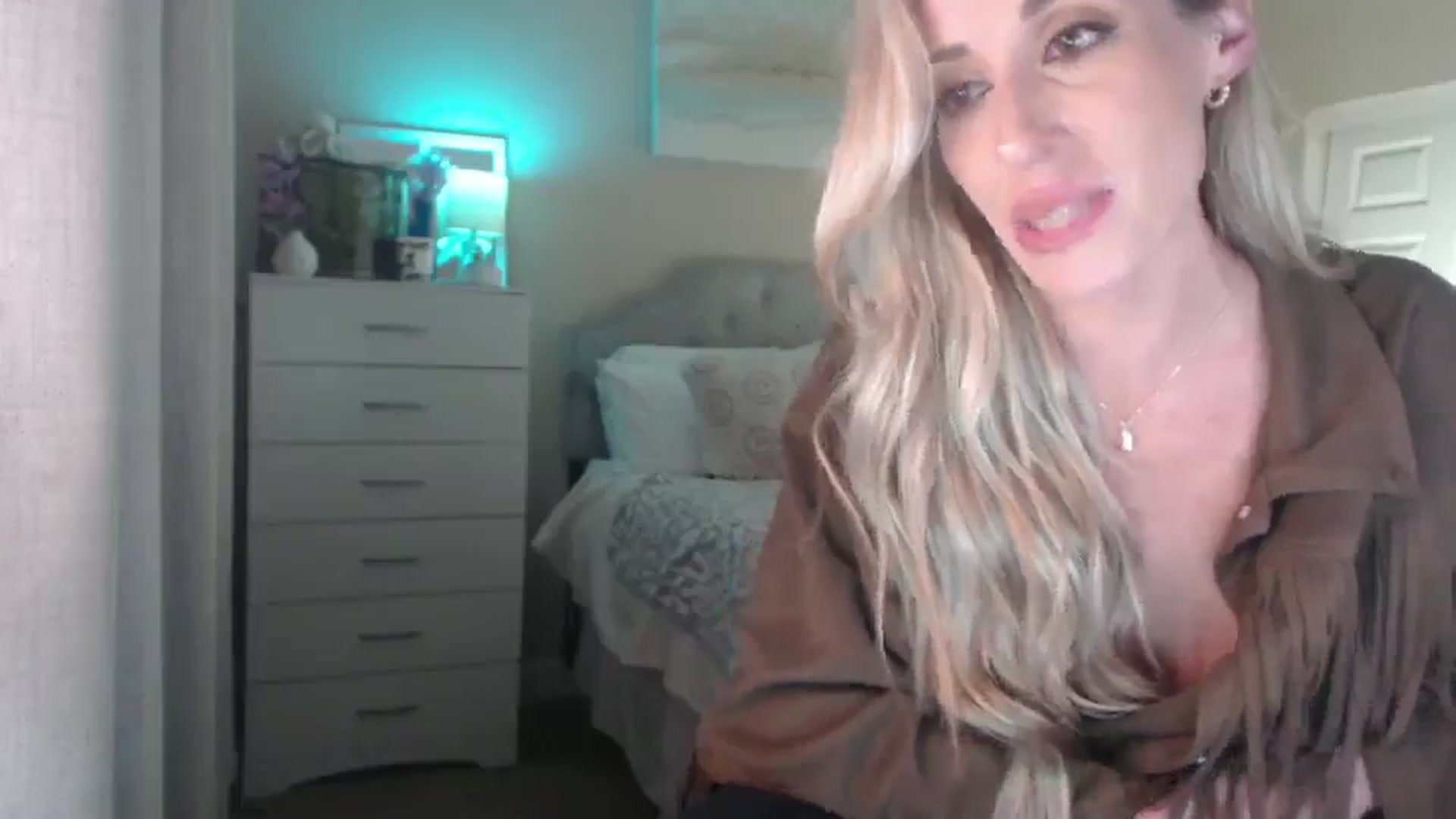 Gallery image thumbnail from Queen_bambii's myfreecams stream on, 11/22/2025, 09:15 image 11 of 20