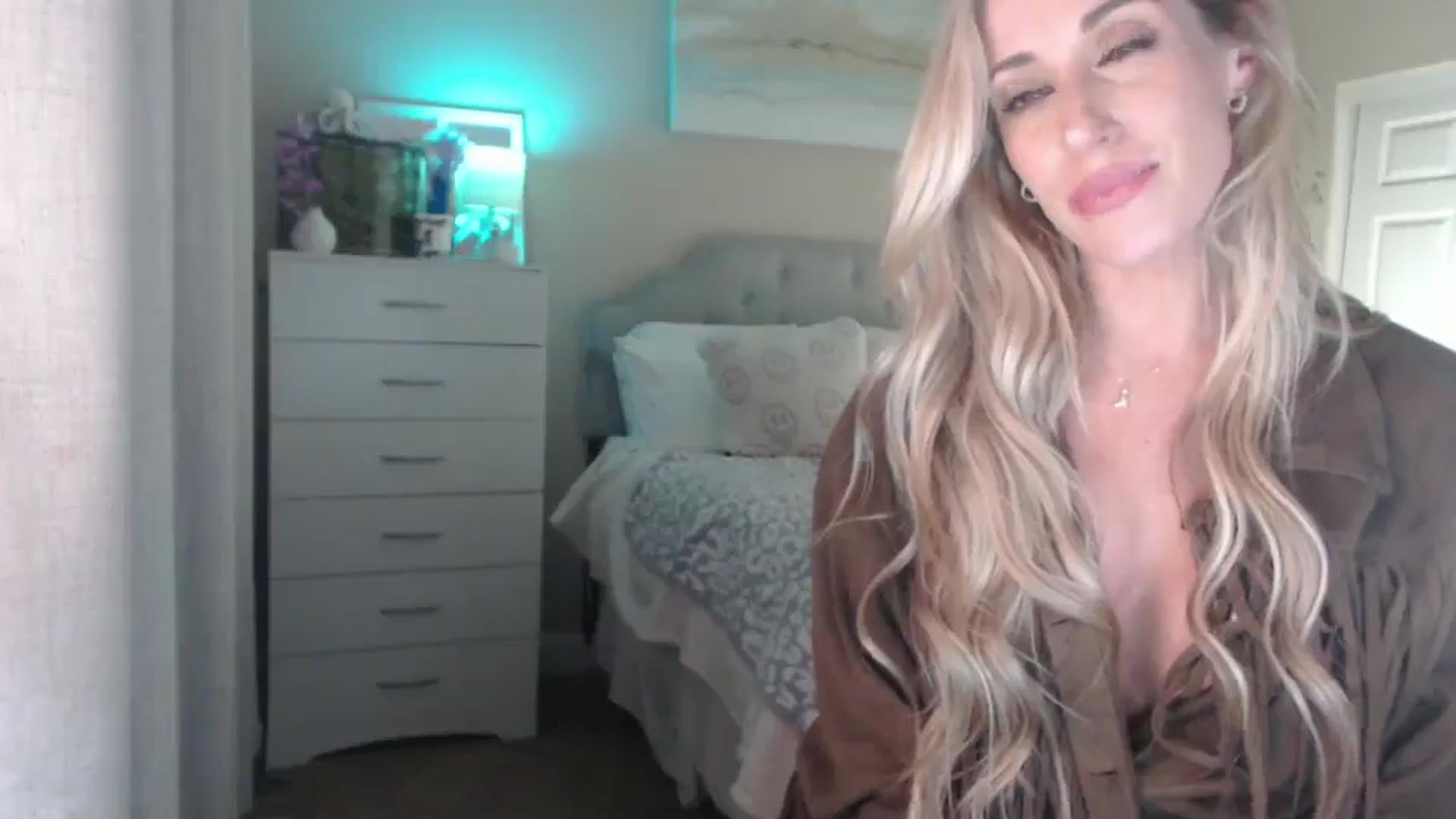 Gallery image thumbnail from Queen_bambii's myfreecams stream on, 11/22/2025, 09:15 image 12 of 20