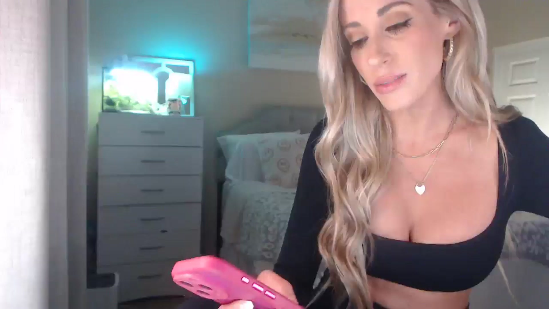 Gallery image thumbnail from Queen_bambii's myfreecams stream on, 12/05/2025, 07:48 image 17 of 20