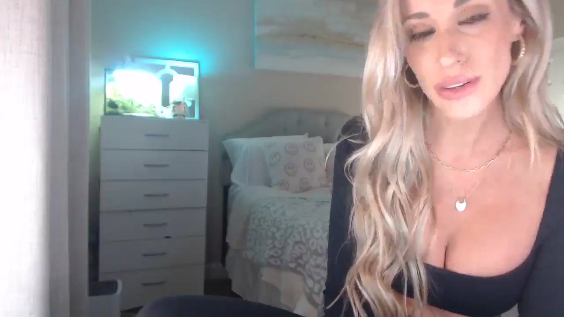 Gallery image thumbnail from Queen_bambii's myfreecams stream on, 12/05/2025, 07:48 image 19 of 20