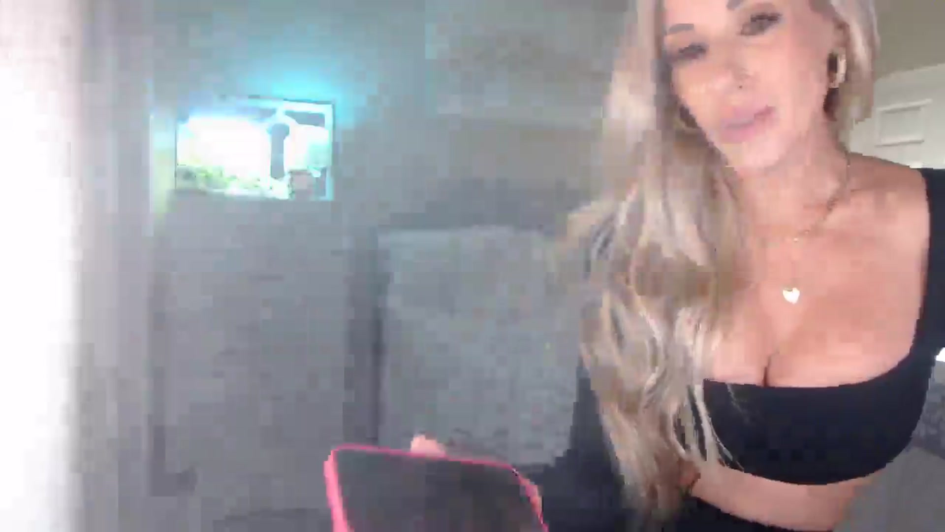 Gallery image thumbnail from Queen_bambii's myfreecams stream on, 12/05/2025, 07:48 image 9 of 20