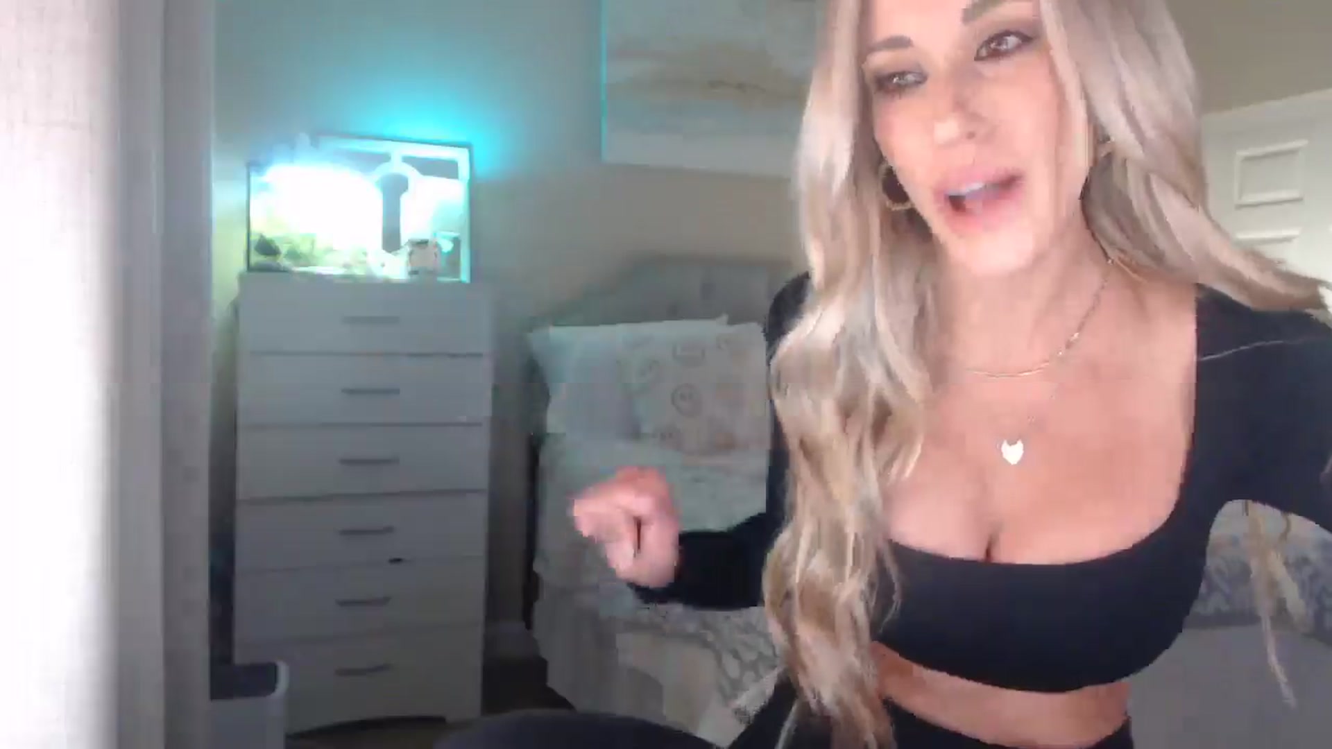 Gallery image thumbnail from Queen_bambii's myfreecams stream on, 12/05/2025, 07:48 image 16 of 20