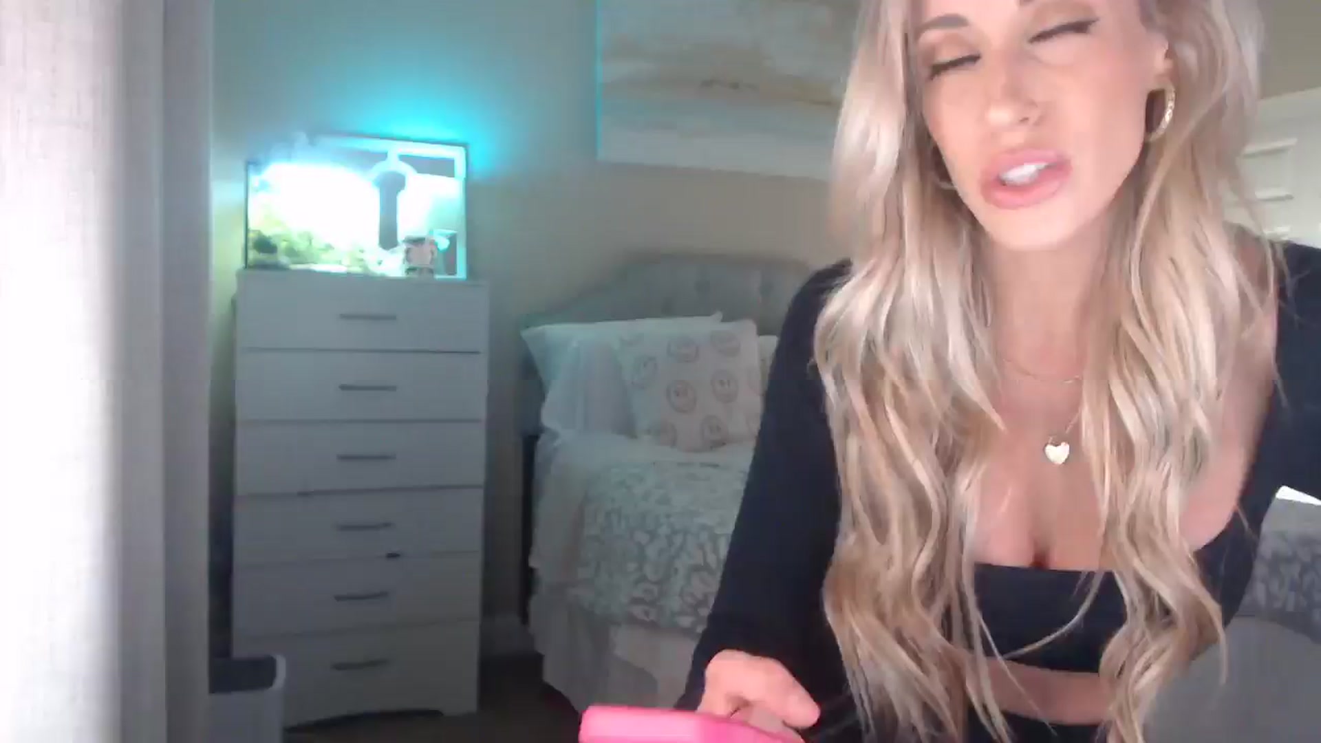 Gallery image thumbnail from Queen_bambii's myfreecams stream on, 12/05/2025, 07:48 image 7 of 20