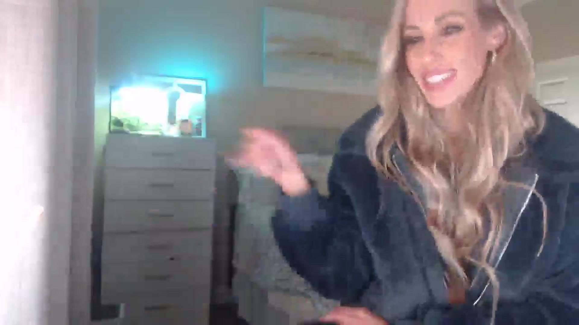 Gallery image thumbnail from Queen_bambii's myfreecams stream on, 12/05/2025, 08:56 image 15 of 20