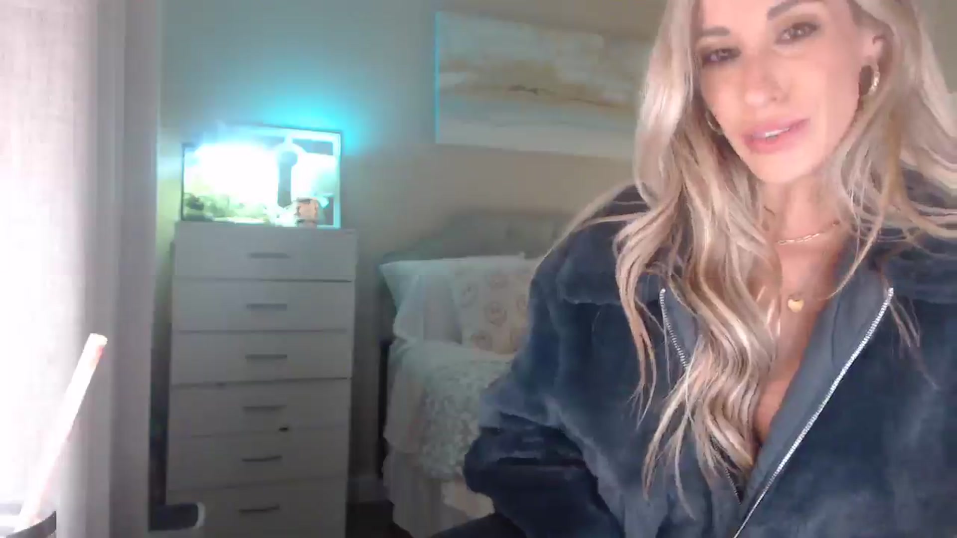 Gallery image thumbnail from Queen_bambii's myfreecams stream on, 12/05/2025, 08:56 image 19 of 20