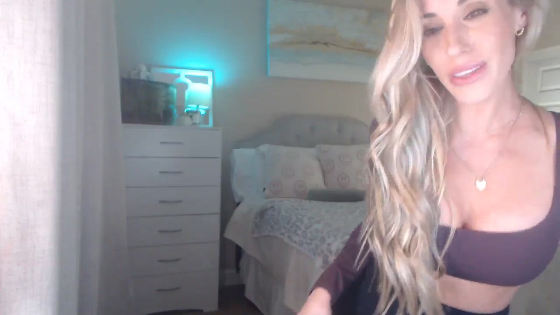 Gallery image thumbnail from Queen_bambii's myfreecams stream on, 12/10/2025, 08:02 image 18 of 20