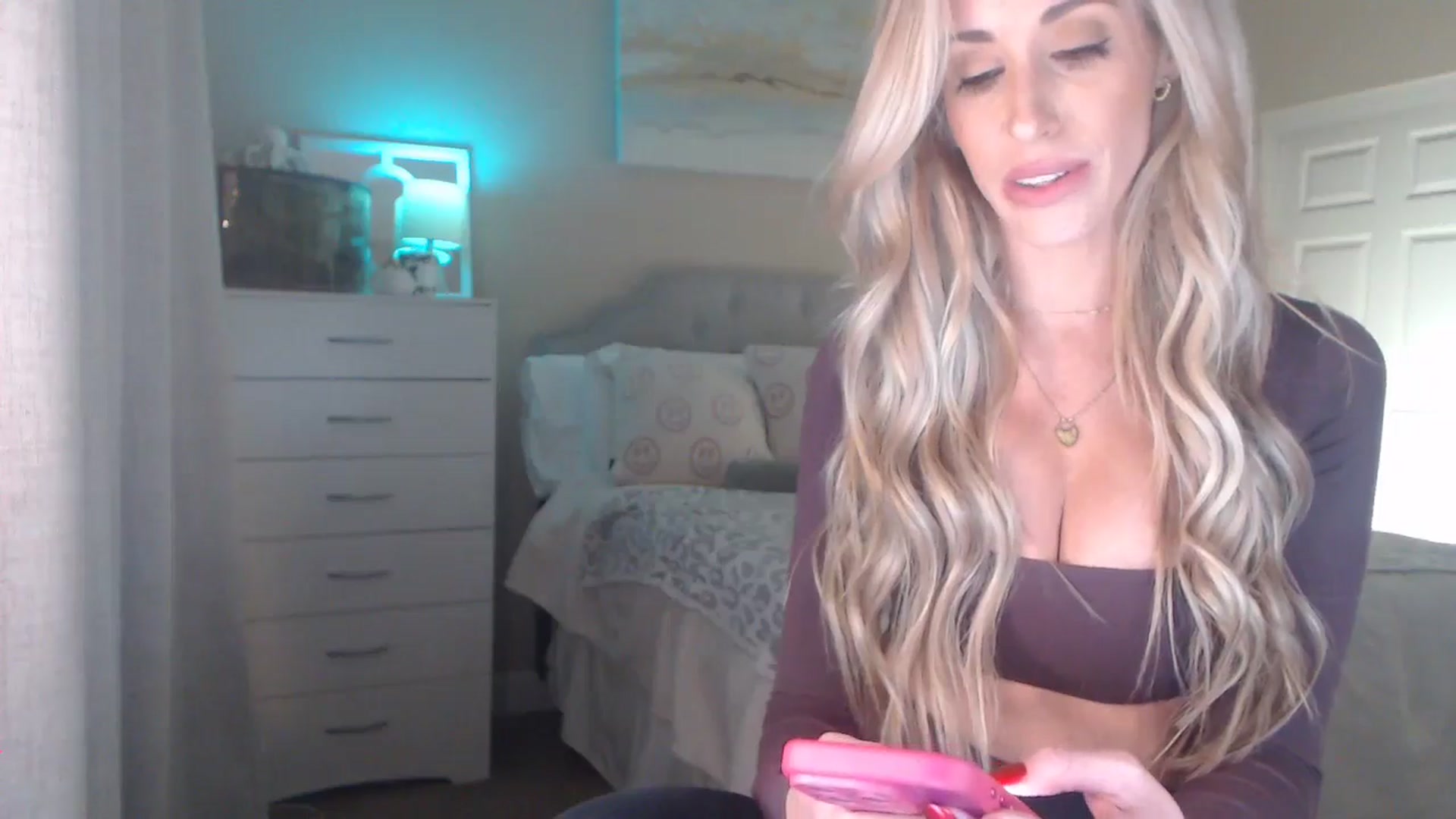 Gallery image thumbnail from Queen_bambii's myfreecams stream on, 12/10/2025, 08:02 image 2 of 20
