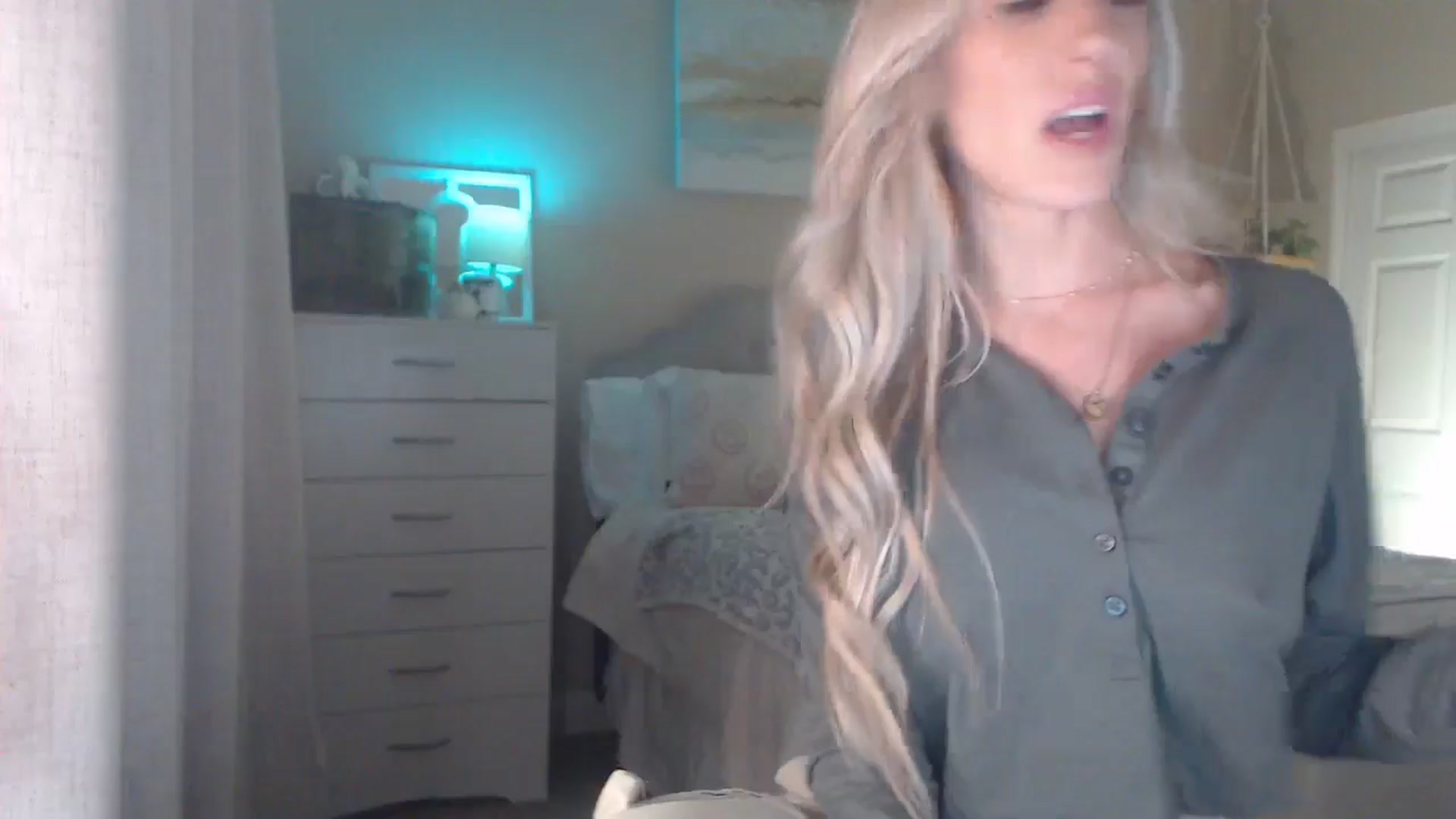 Gallery image thumbnail from Queen_bambii's myfreecams stream on, 12/10/2025, 08:43 image 2 of 20