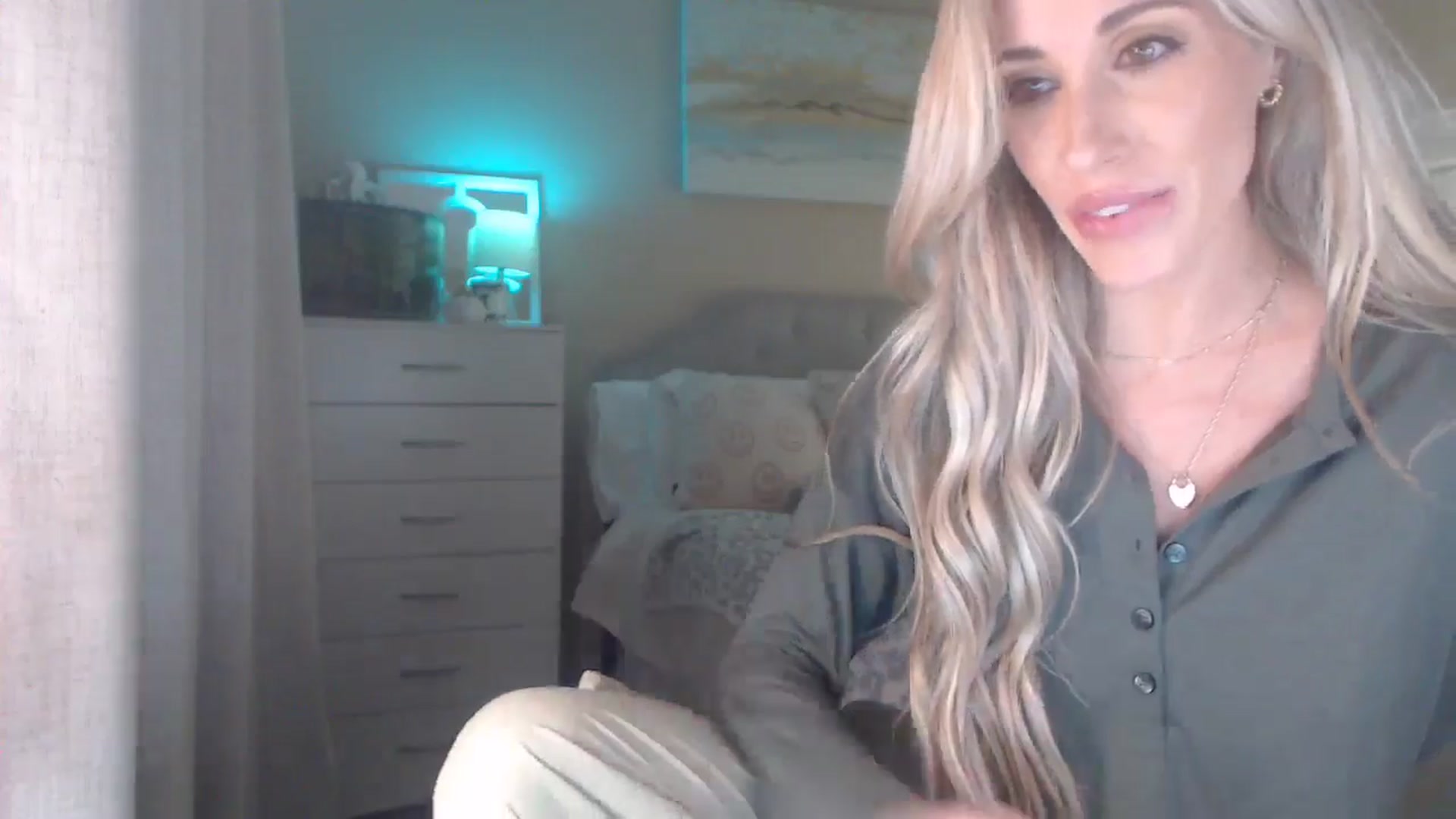 Gallery image thumbnail from Queen_bambii's myfreecams stream on, 12/10/2025, 08:43 image 5 of 20
