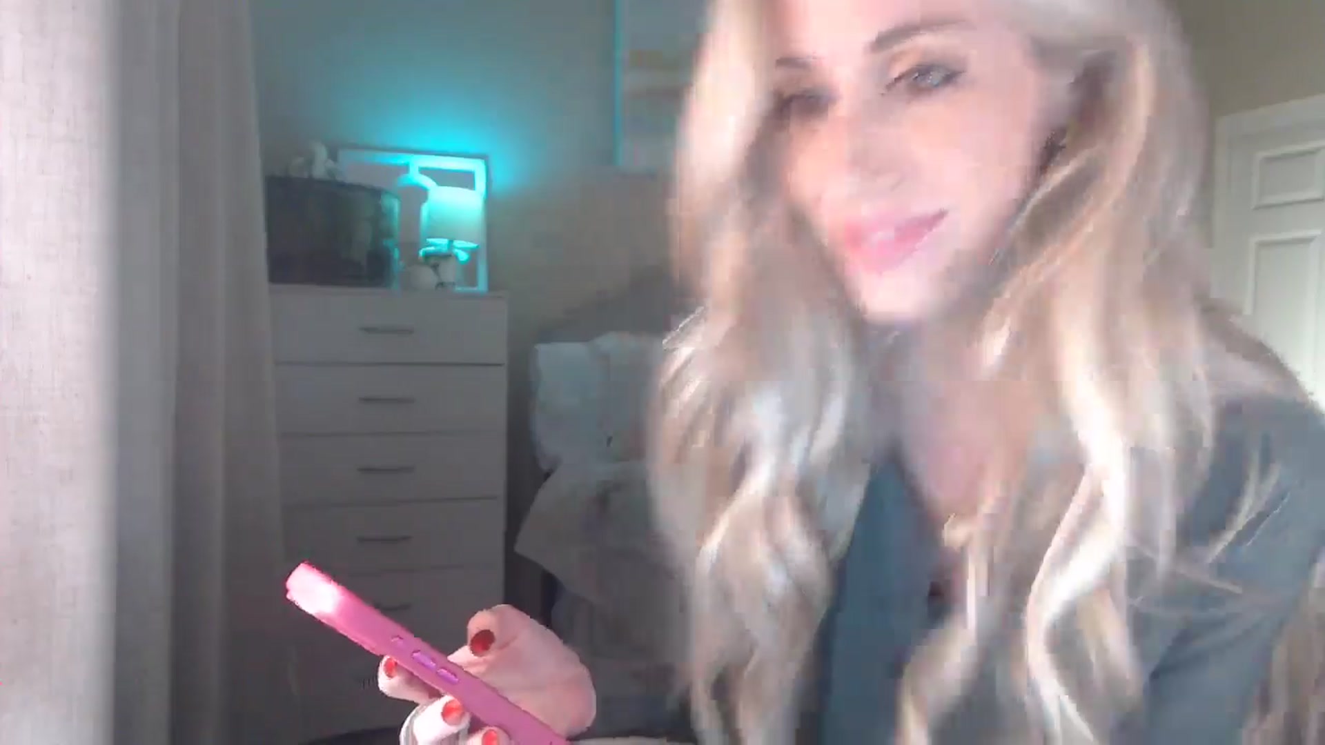 Gallery image thumbnail from Queen_bambii's myfreecams stream on, 12/10/2025, 08:43 image 3 of 20