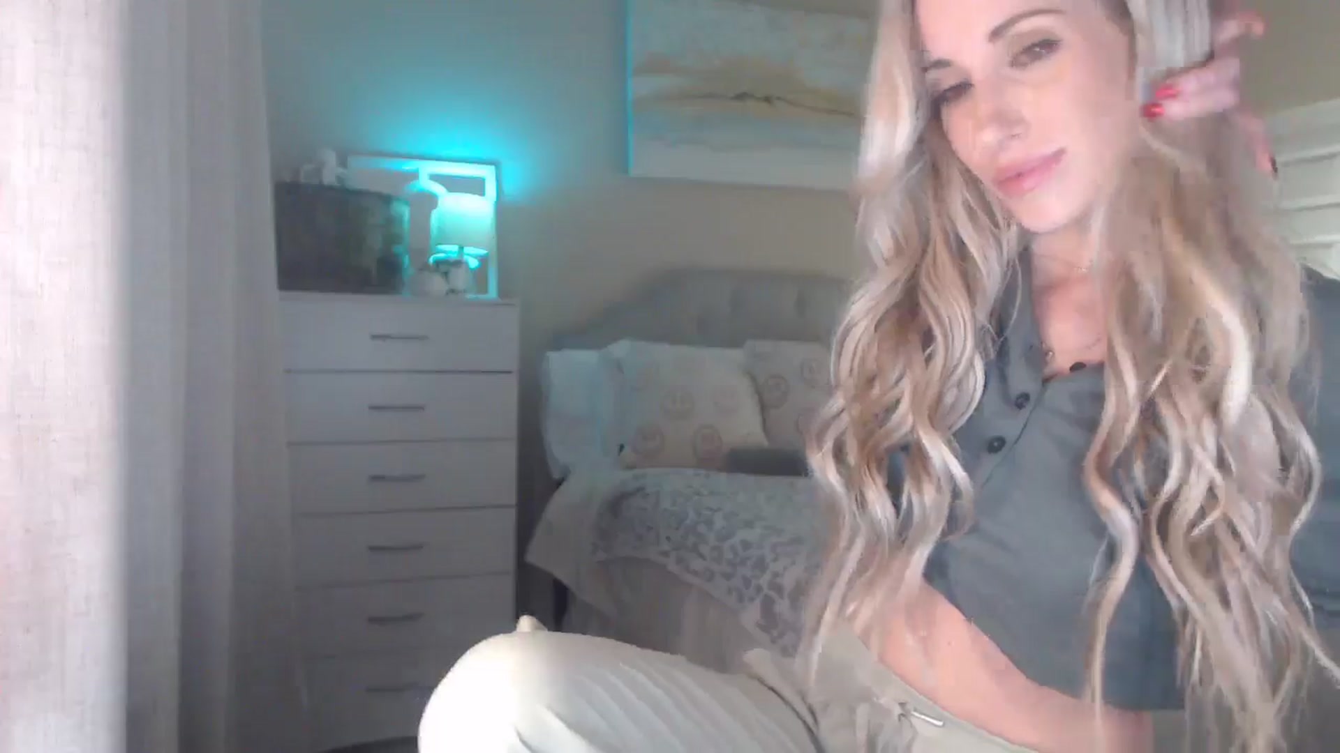 Gallery image thumbnail from Queen_bambii's myfreecams stream on, 12/10/2025, 08:43 image 14 of 20