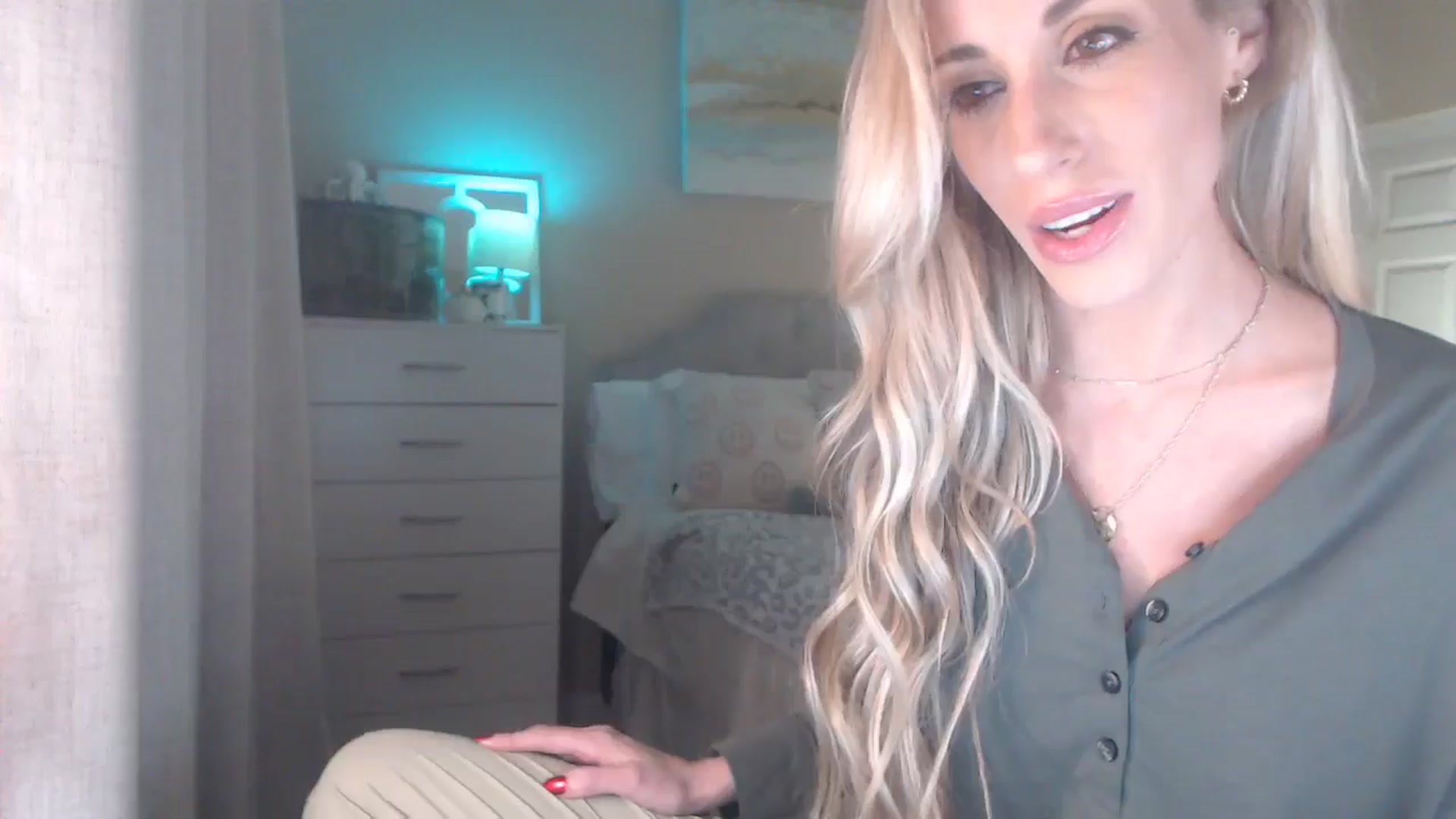 Gallery image thumbnail from Queen_bambii's myfreecams stream on, 12/10/2025, 08:43 image 20 of 20