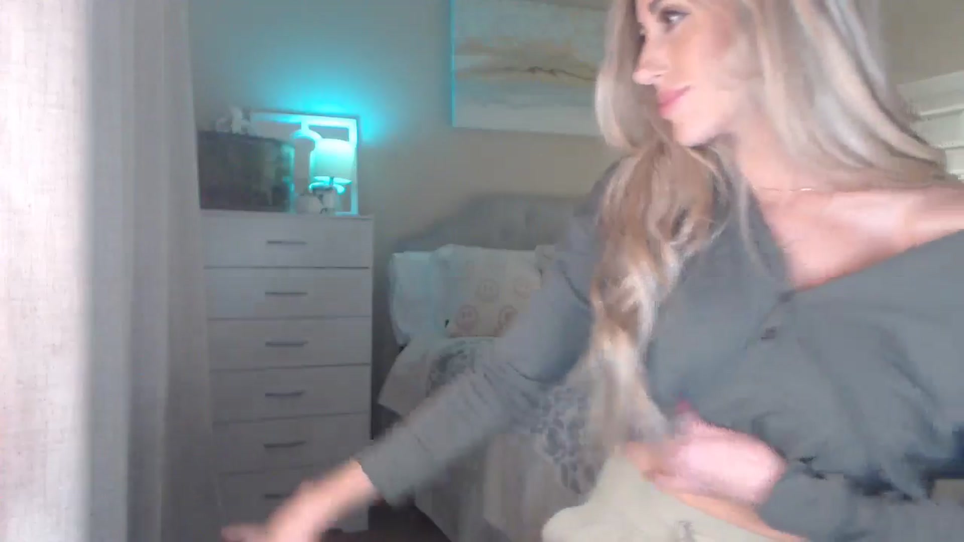 Gallery image thumbnail from Queen_bambii's myfreecams stream on, 12/10/2025, 08:43 image 16 of 20