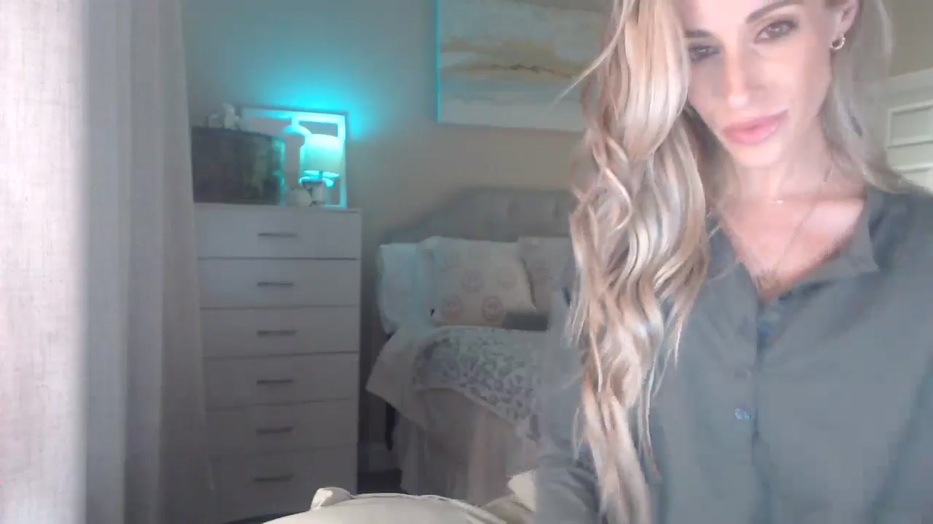 Gallery image thumbnail from Queen_bambii's myfreecams stream on, 12/10/2025, 08:43 image 4 of 20