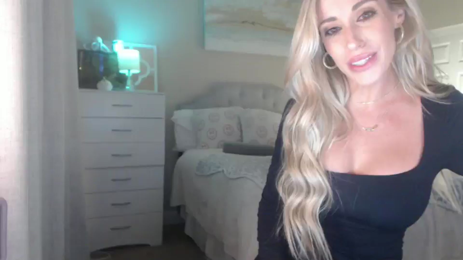 Gallery image thumbnail from Queen_bambii's myfreecams stream on, 12/12/2025, 05:09 image 13 of 20